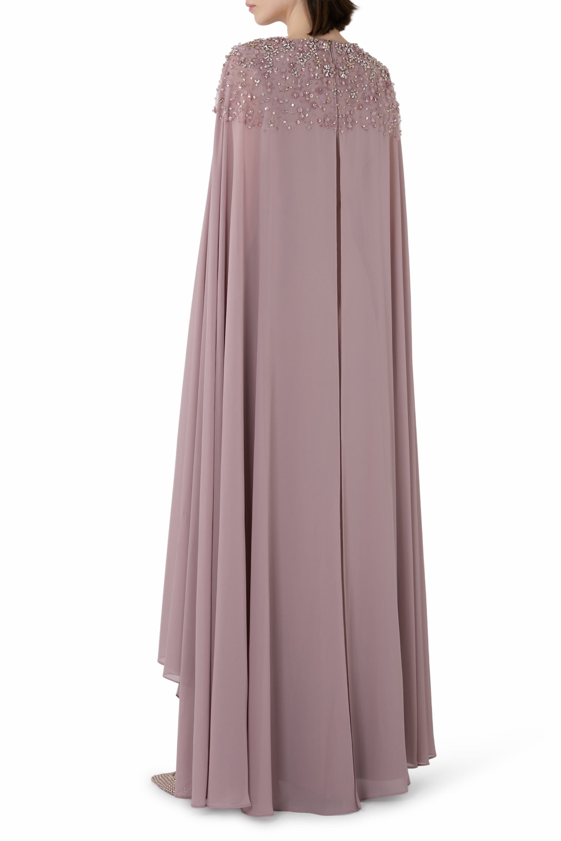 فستان سهرة مطرز بقصة ذيل حورية البحر