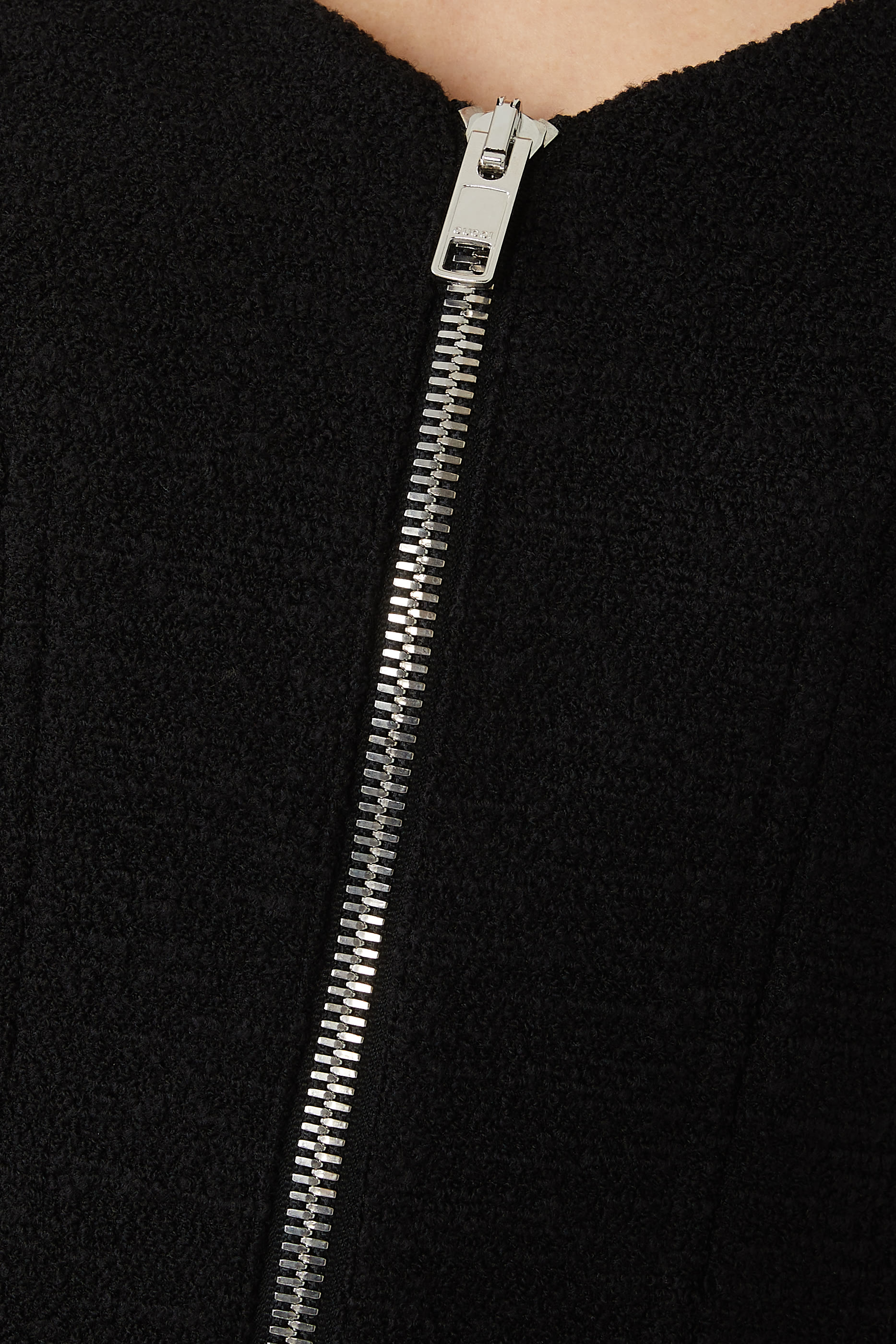 فستان مطاطي متوسط الطول بياقة V