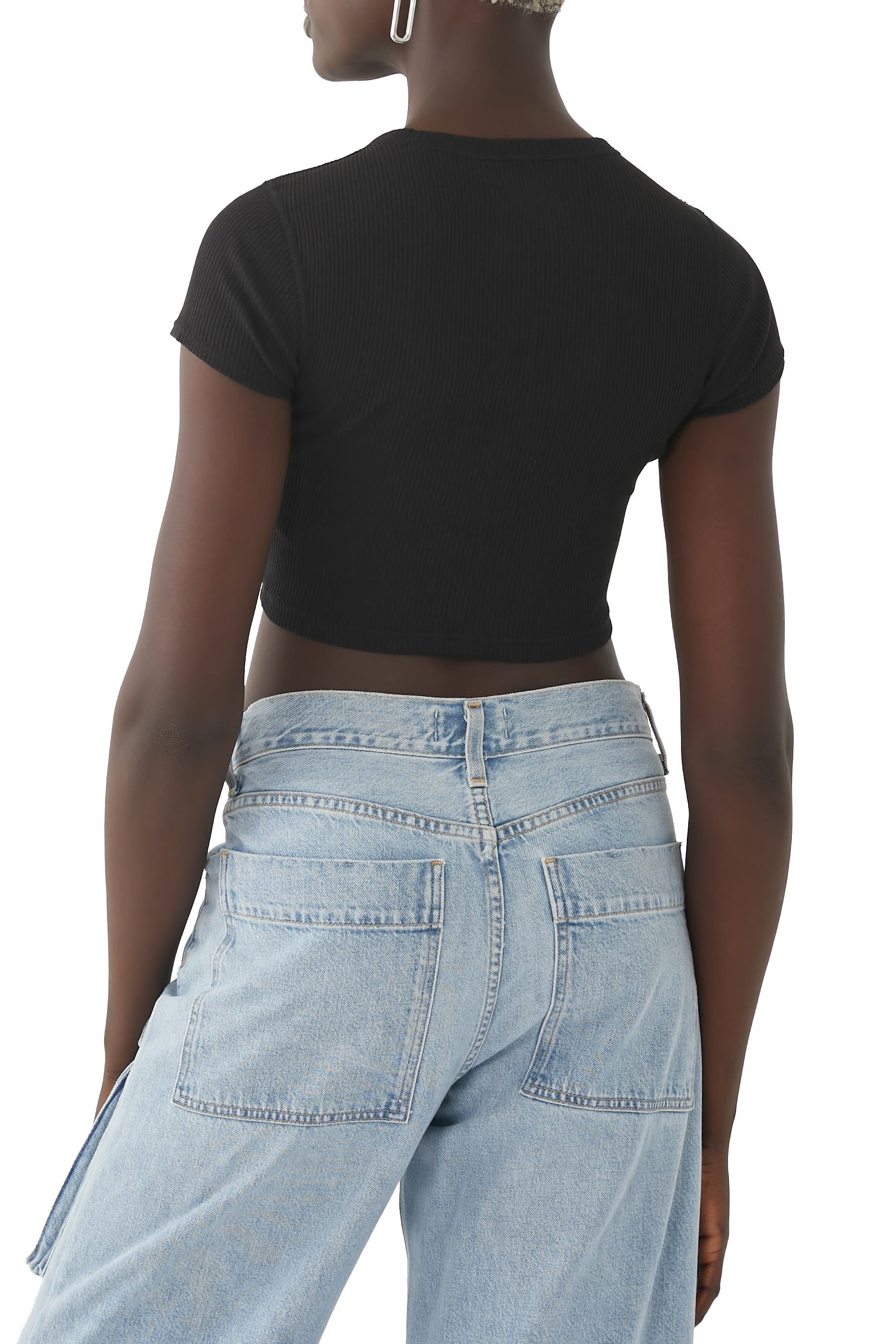 تيشيرت قصير بأكمام قصيرة