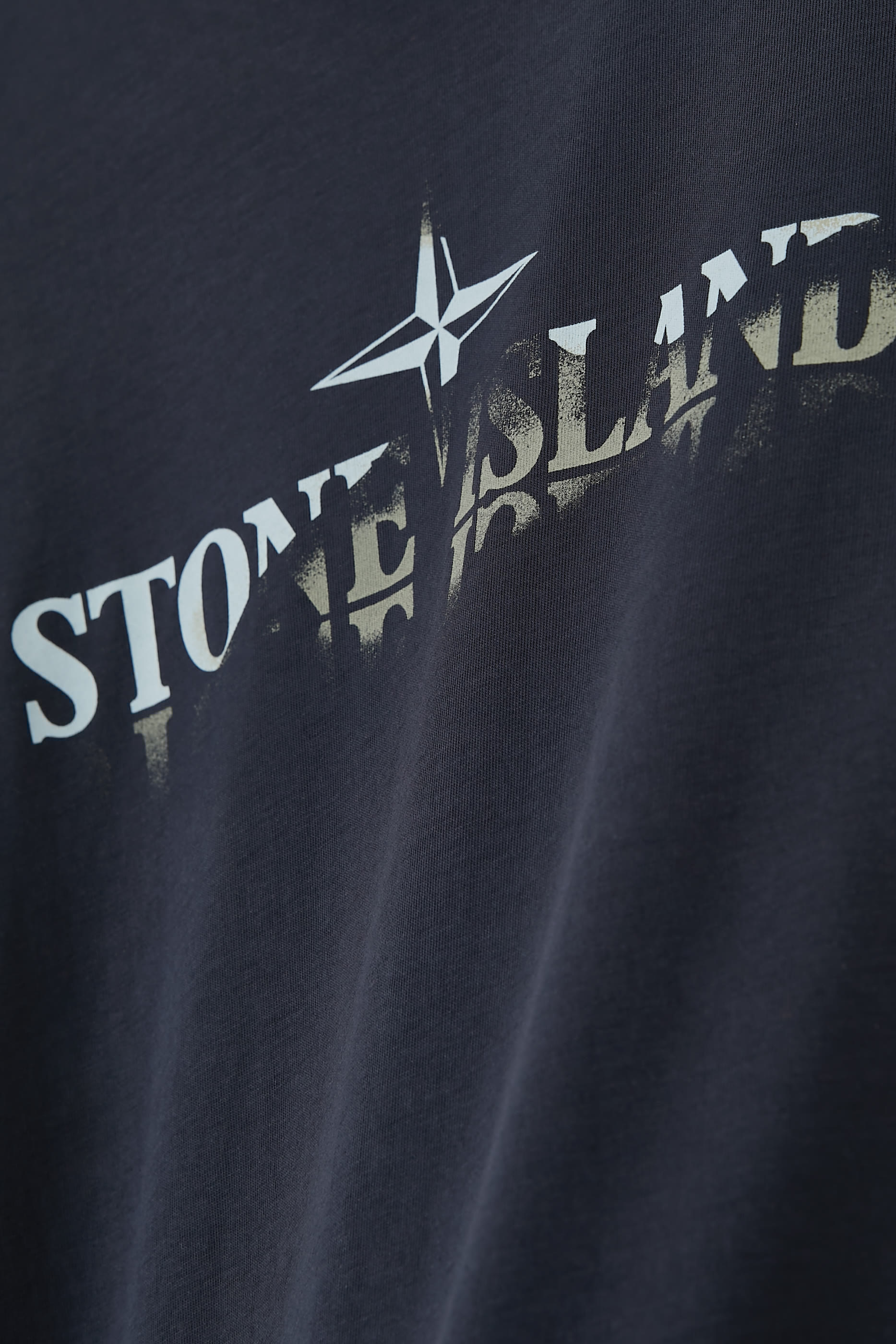 تيشيرت بأكمام قصيرة وطبعة شعار الماركة للأطفال