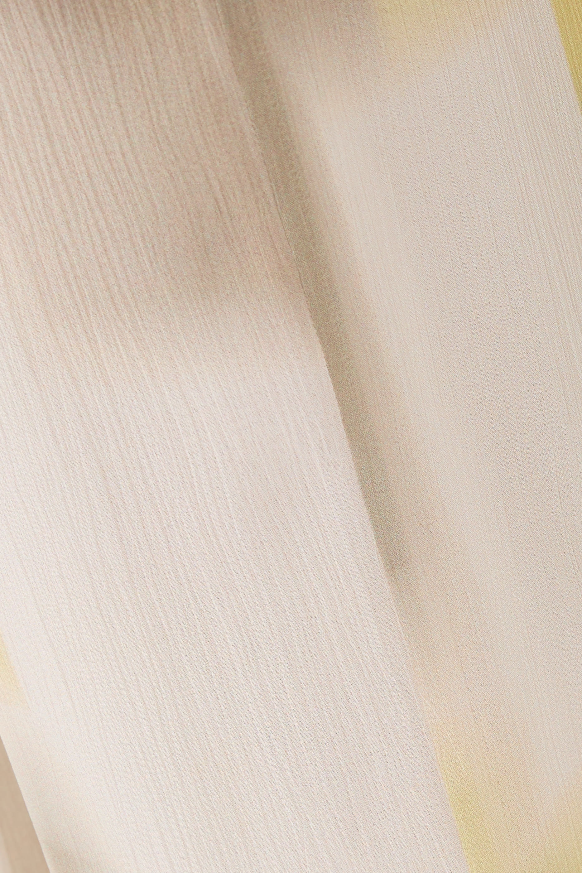 بنطال بقصة ساق مستقيمة من تشكيلة الملابس شبه الرسمية