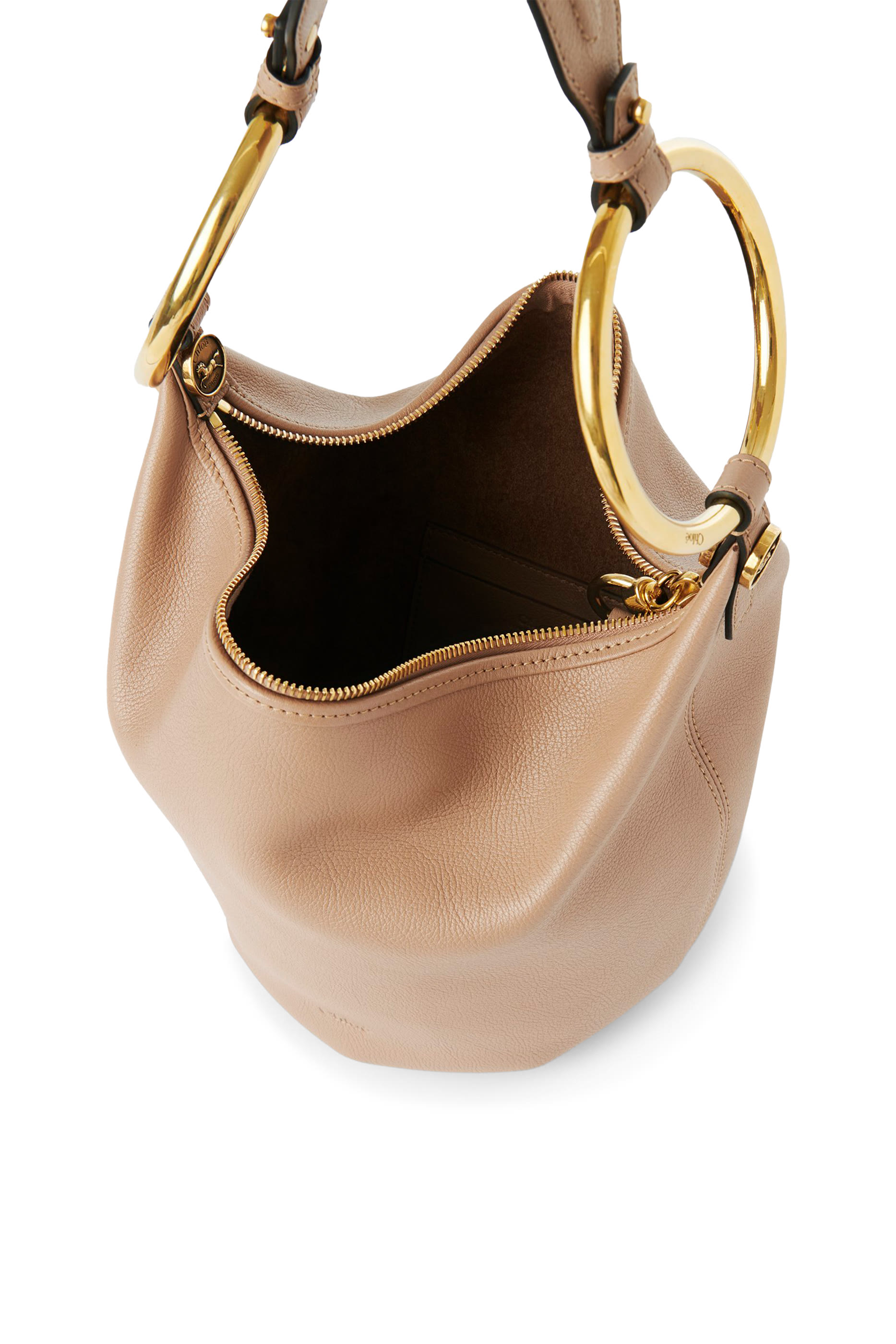 حقيبة صغيرة بيد على شكل سوار