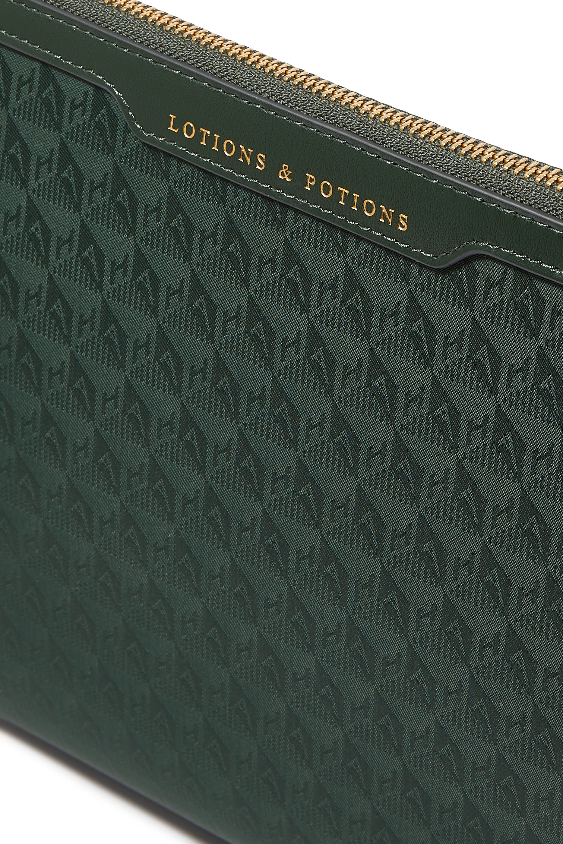 حقيبة لوشنز اند بوشنز صغيرة بشعار الماركة