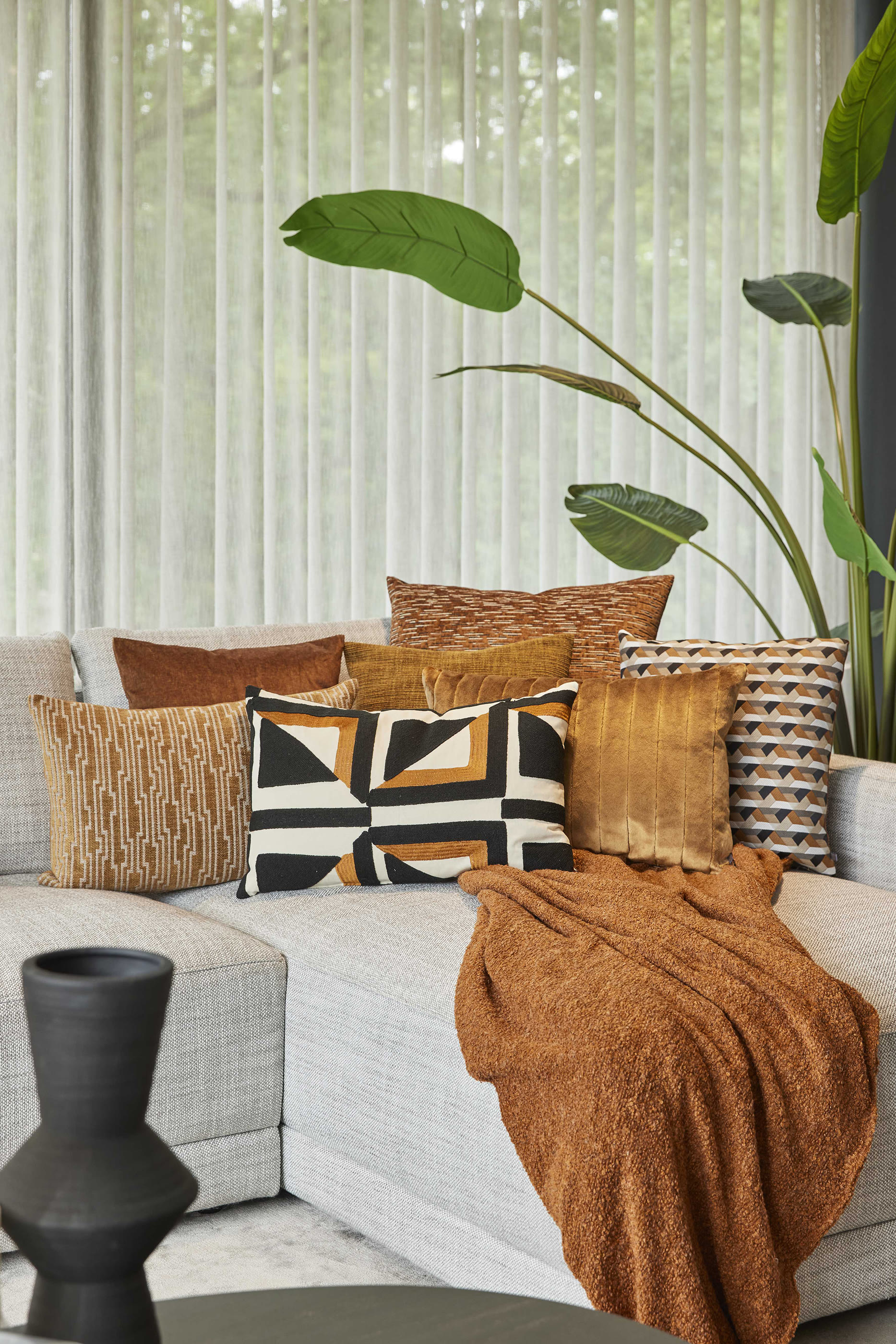 غطاء وسادة دافني بشراشيب