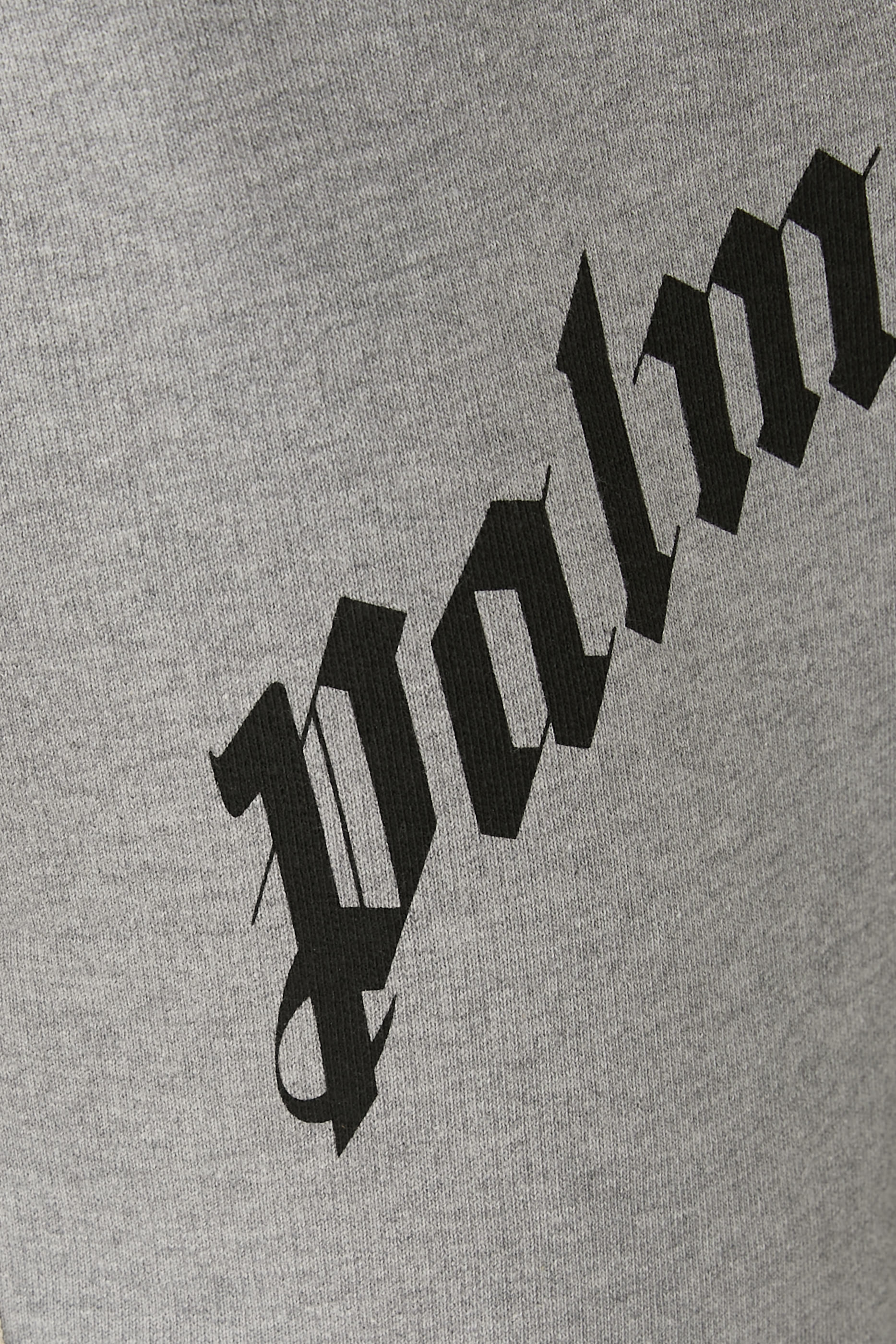 شورت رياضي بتصميم جامعي مزبن شعار الماركة بتصميم متموج