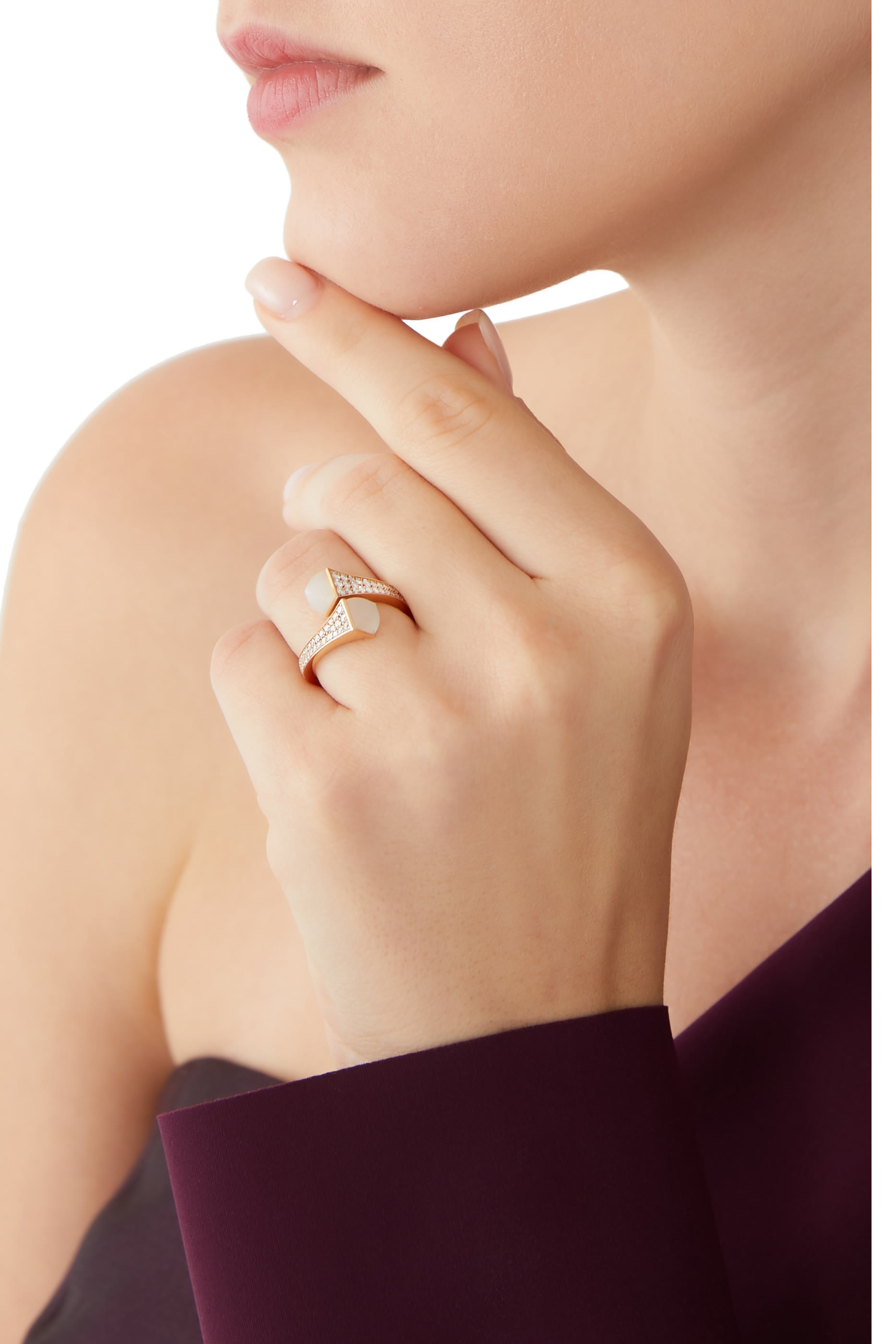 خاتم كليو متوسط مرصع بالماس والعقيق الأبيض ذهب وردي عيار 18