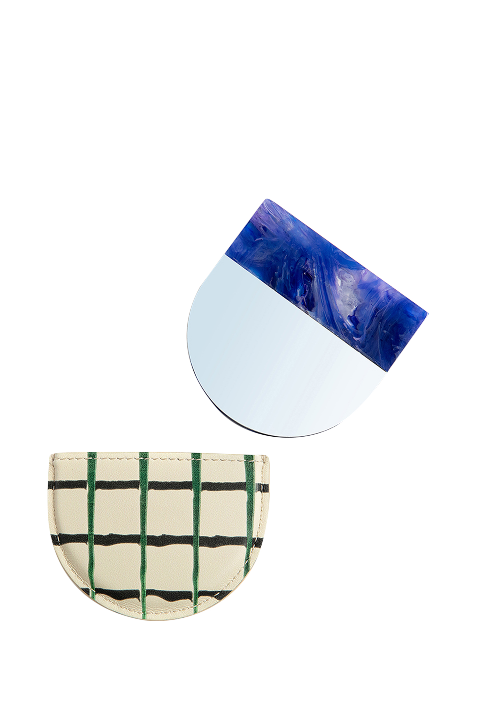 مرآة بحجم صغير