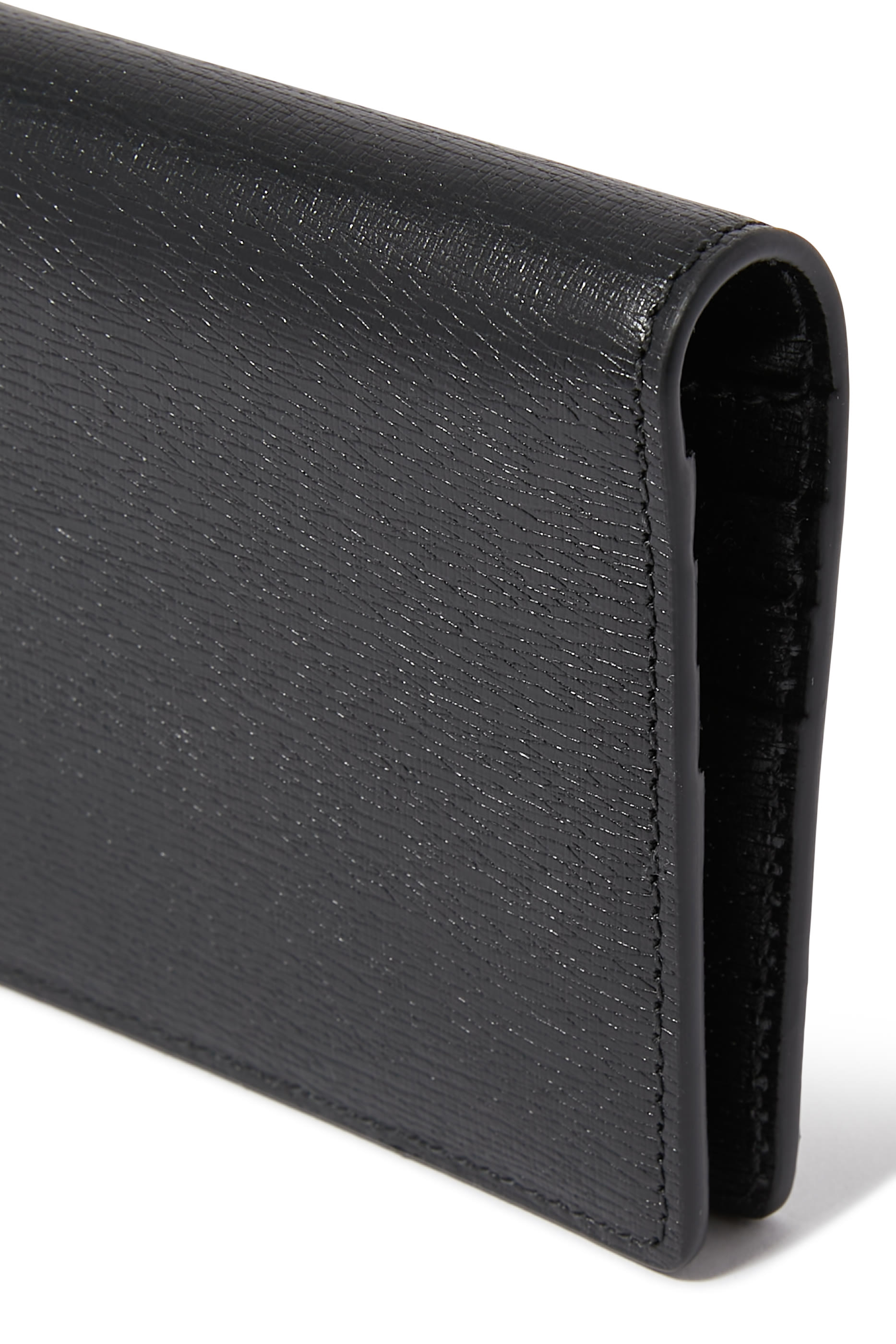 محفظة بشعار الماركة