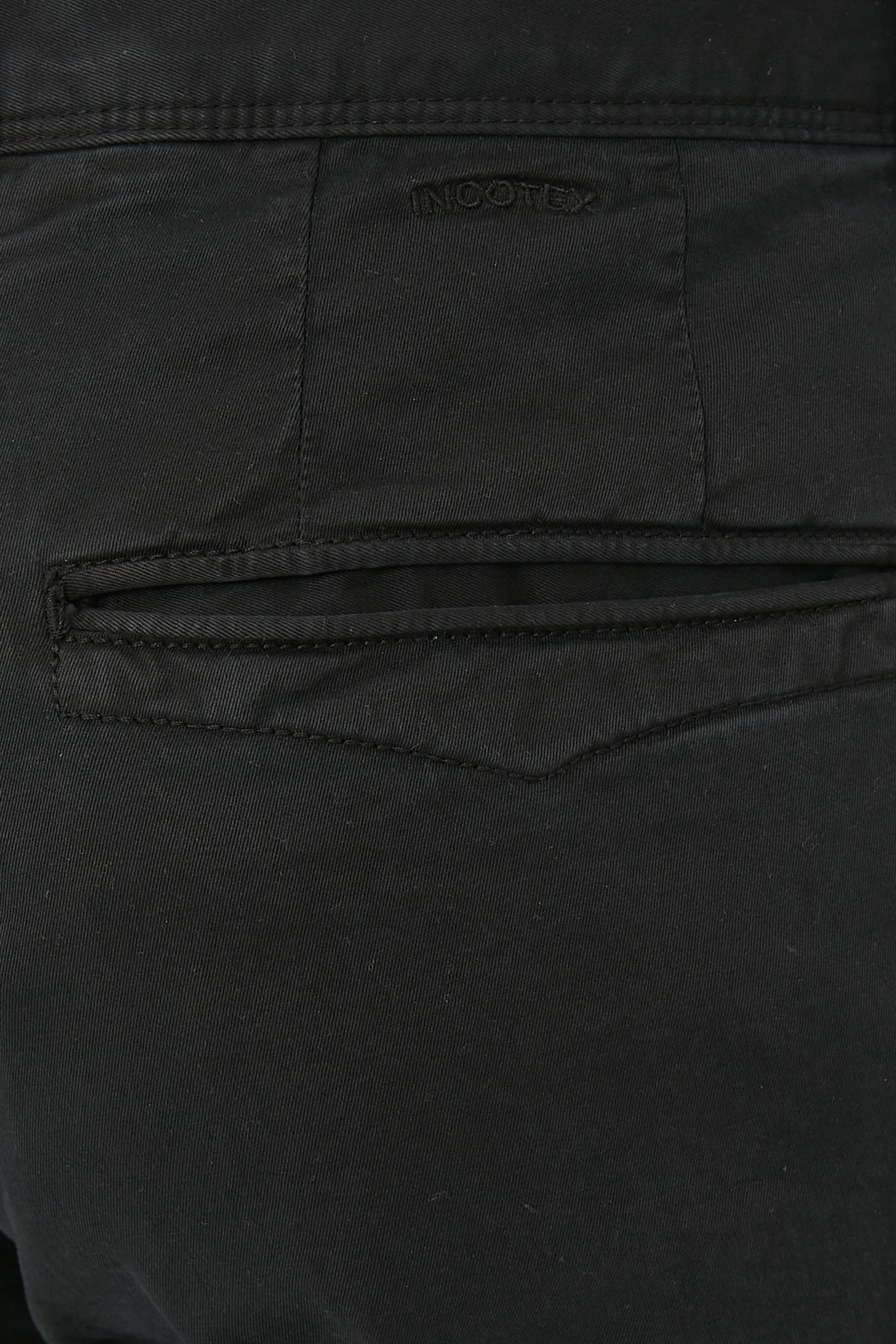 بنطال إنكوتكس