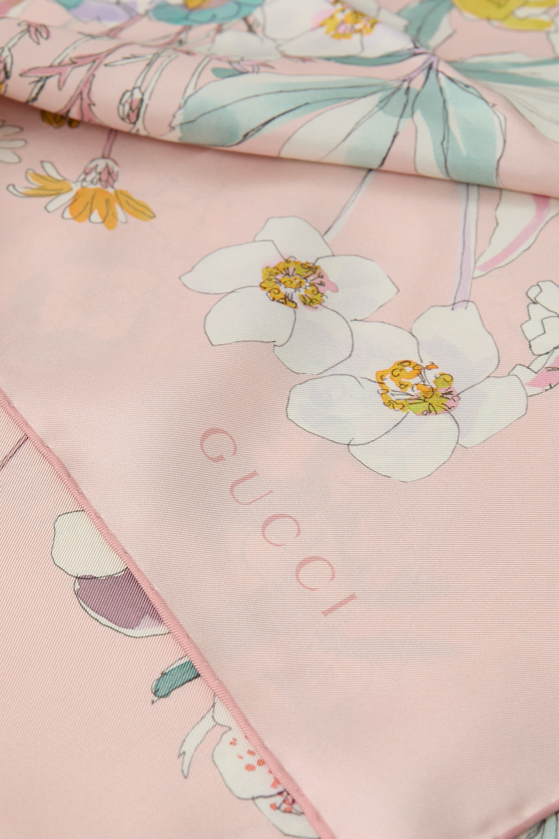 وشاح مربع بنقشة زهور تويل