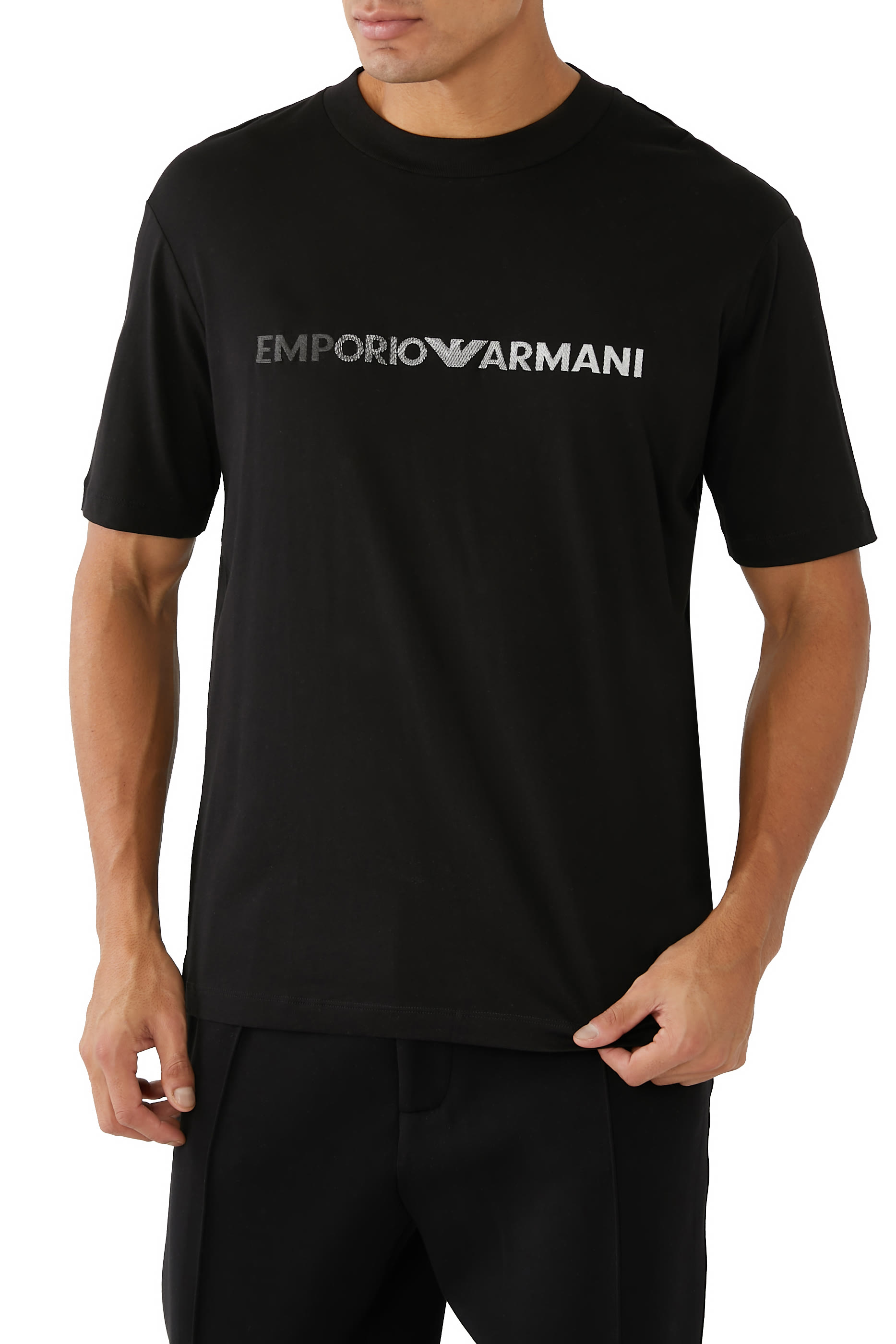 تيشيرت بياقة مستديرة وأكمام قصيرة