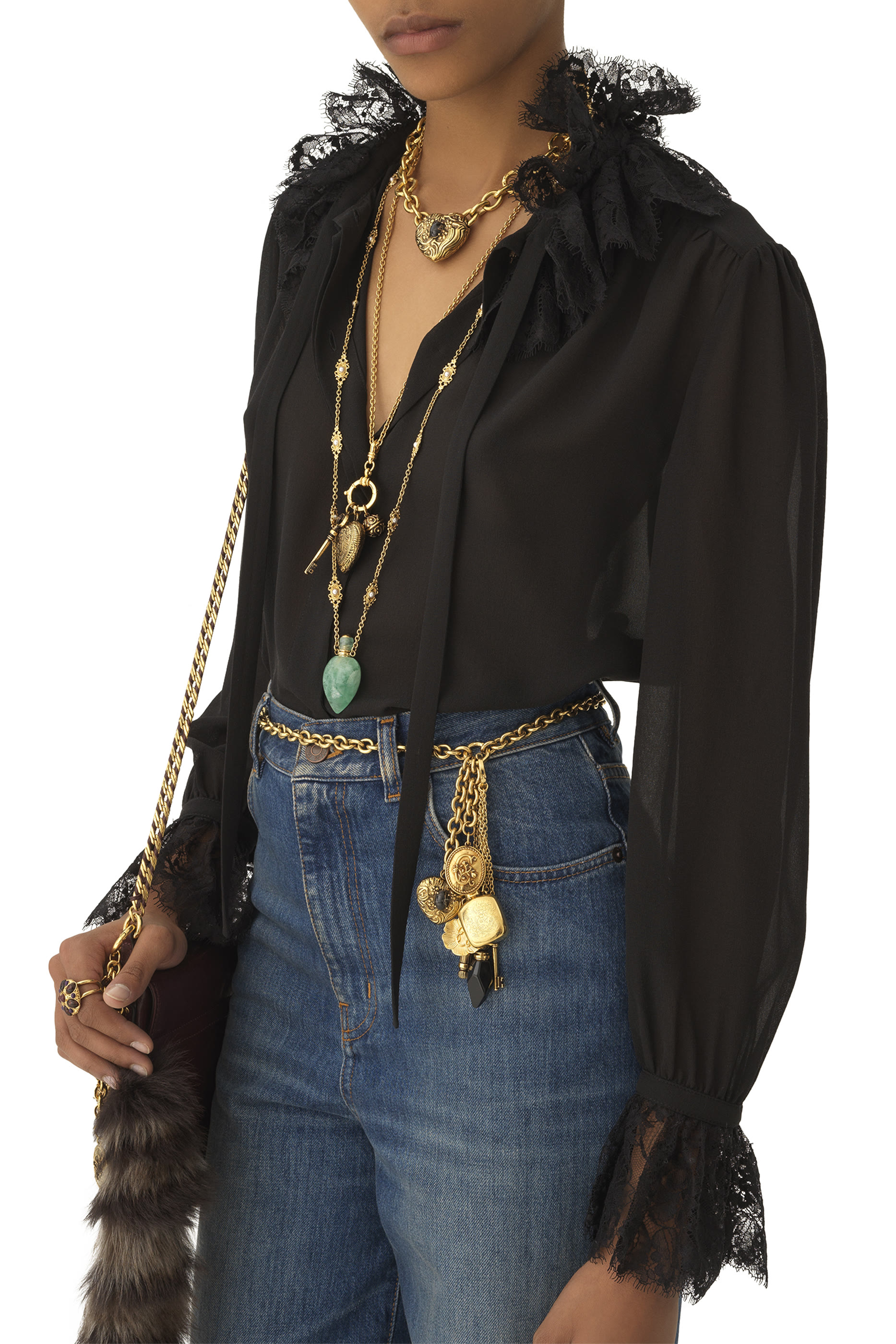 بلوزة بتصميم انسيابي حرير جورجيت ودانتيل