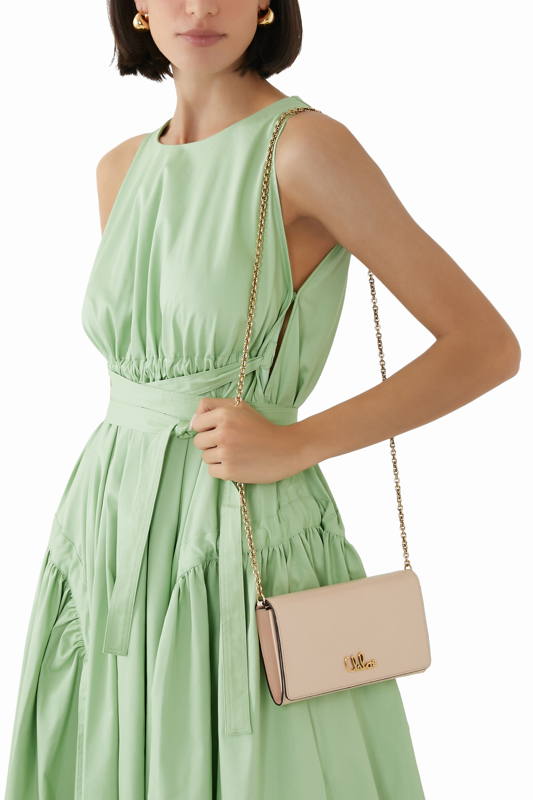 محفظة ايكونيك بغطاء قلاب وسلسلة