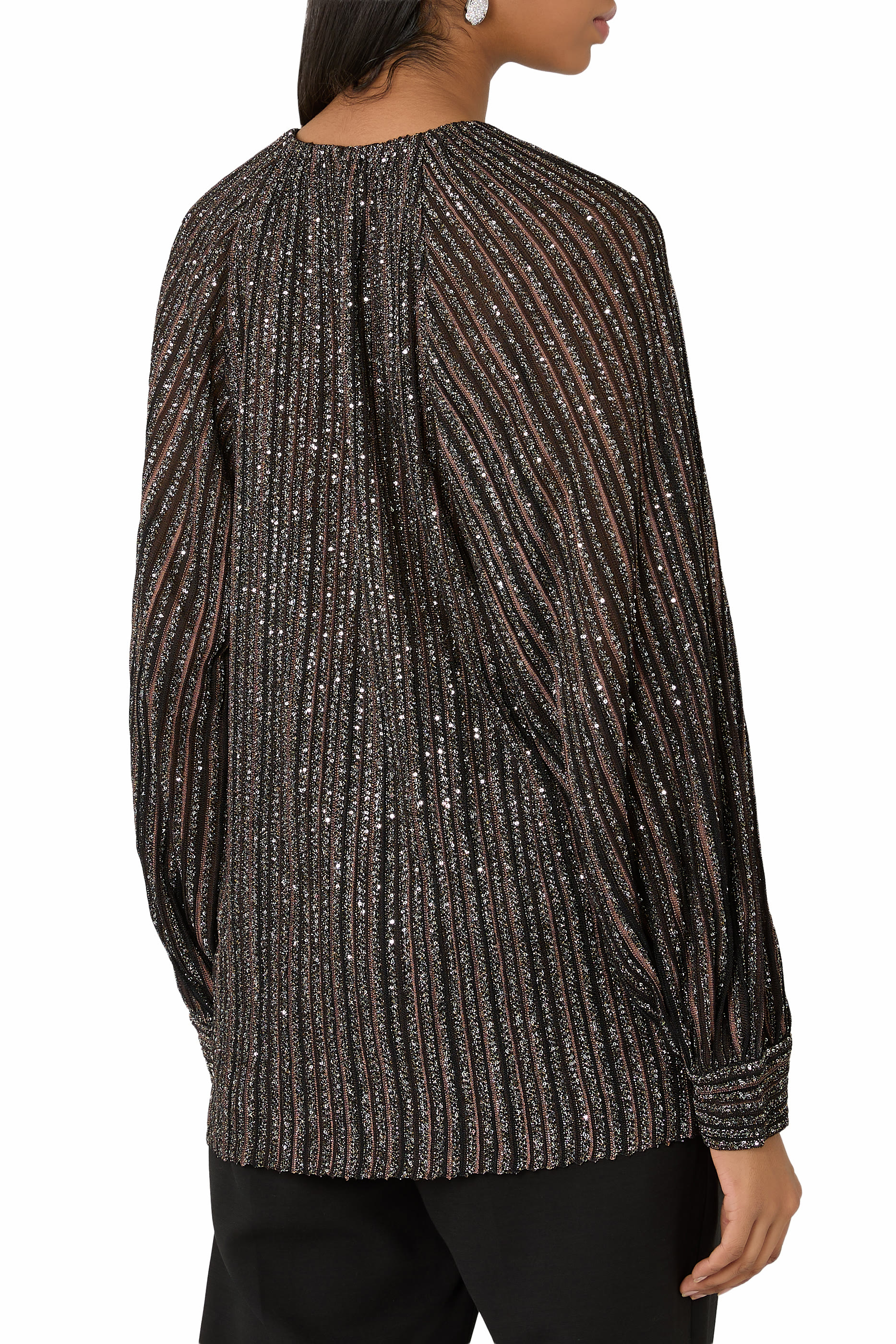 كنزة بقصة واسعة وياقة ضيقة بتصميم مخطط مزين بلاميه