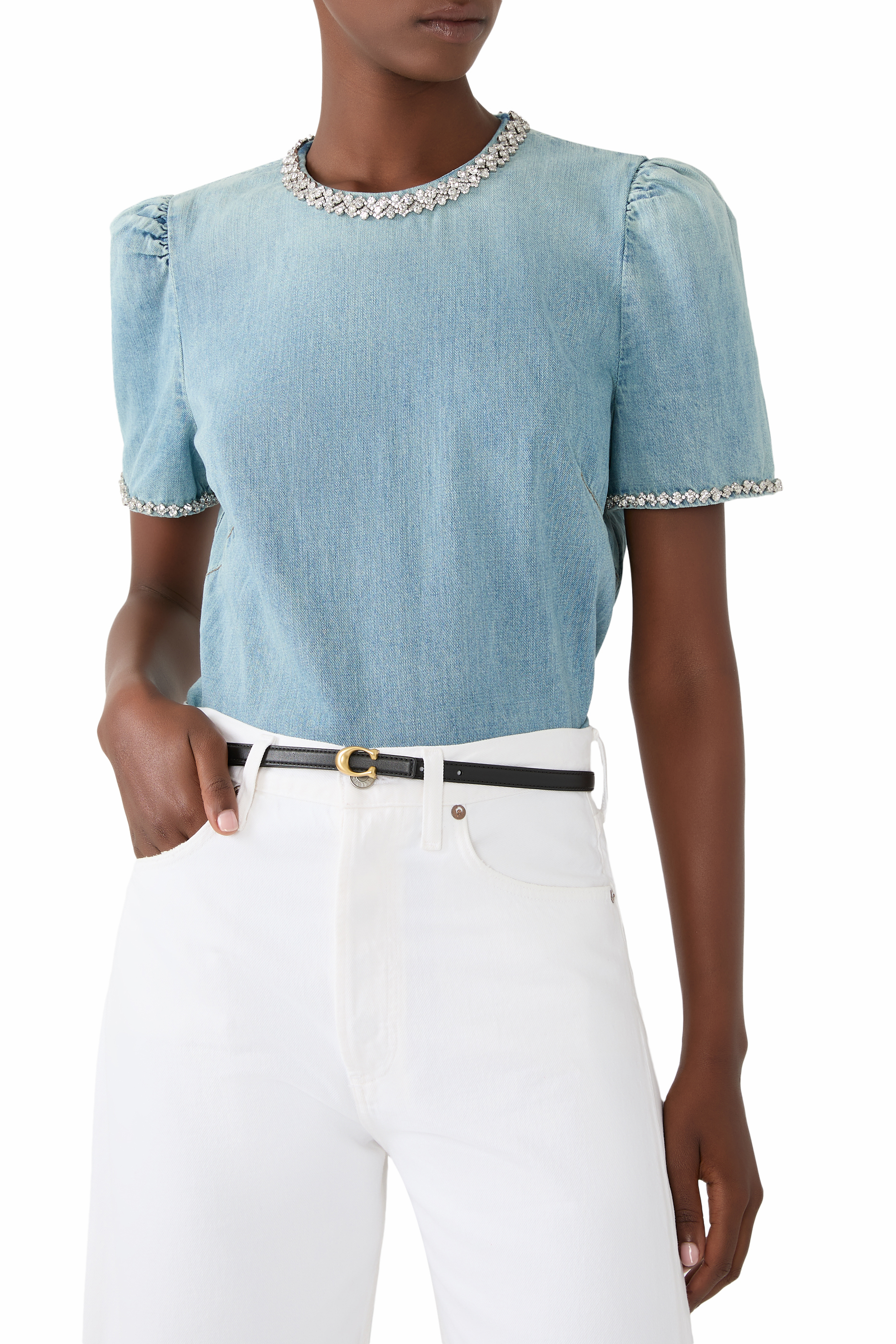 حزام بوجهين وإبزيم بشعار الماركة منحوت على شكل حرف C