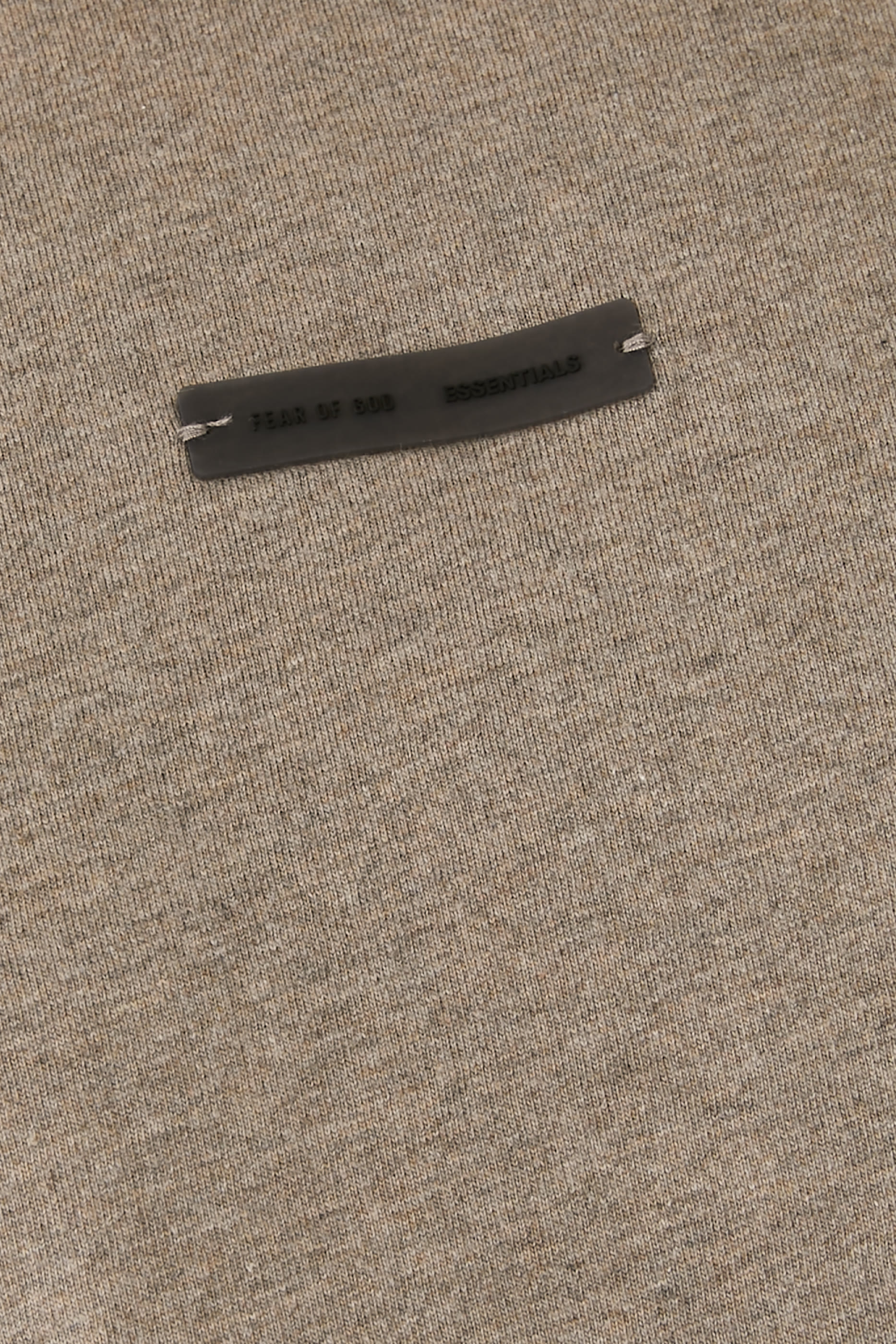 تيشيرت بأكمام طويلة وقصة كلاسيكية