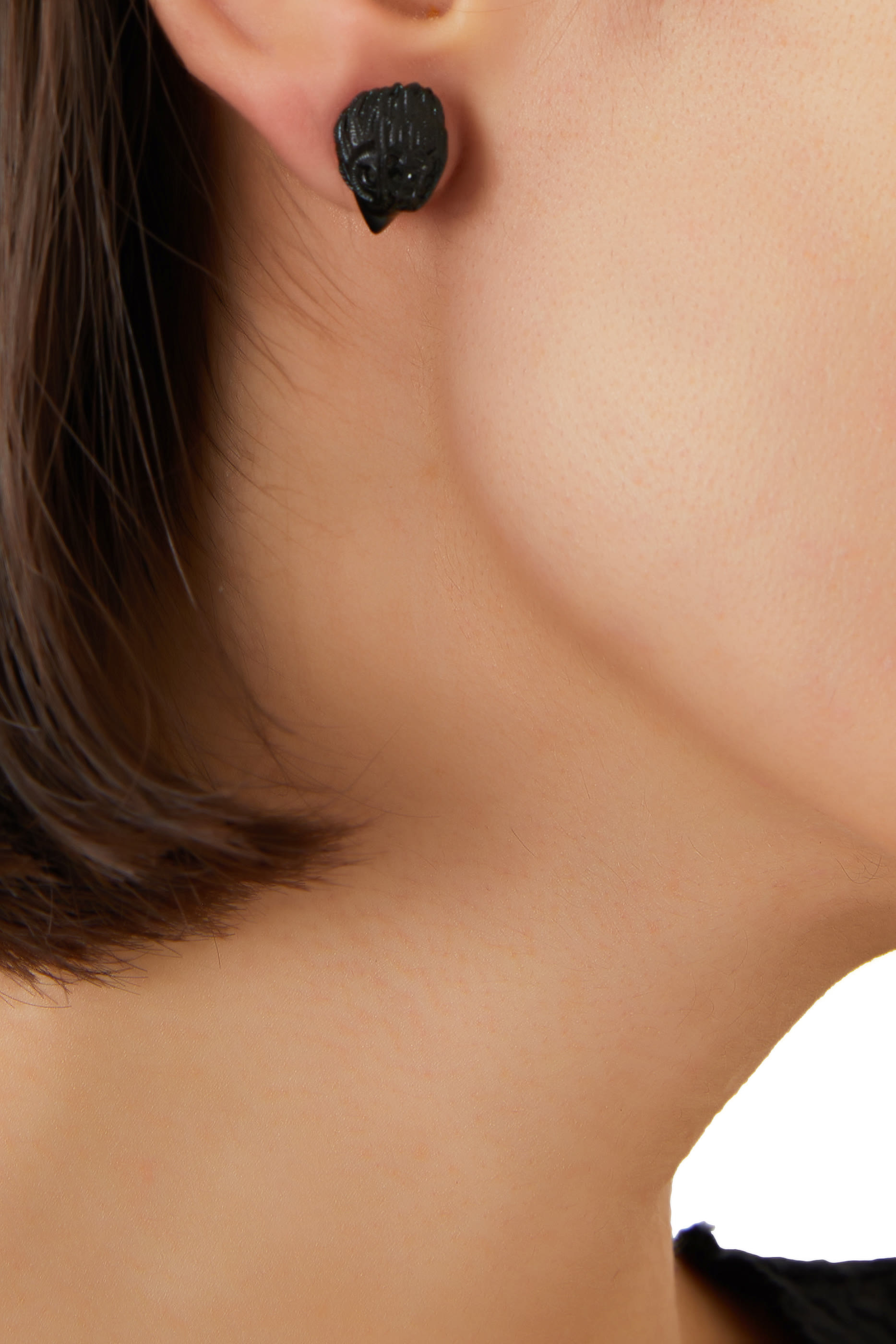 أقراط بتصميم رأس النسر مرصعة بكريستال