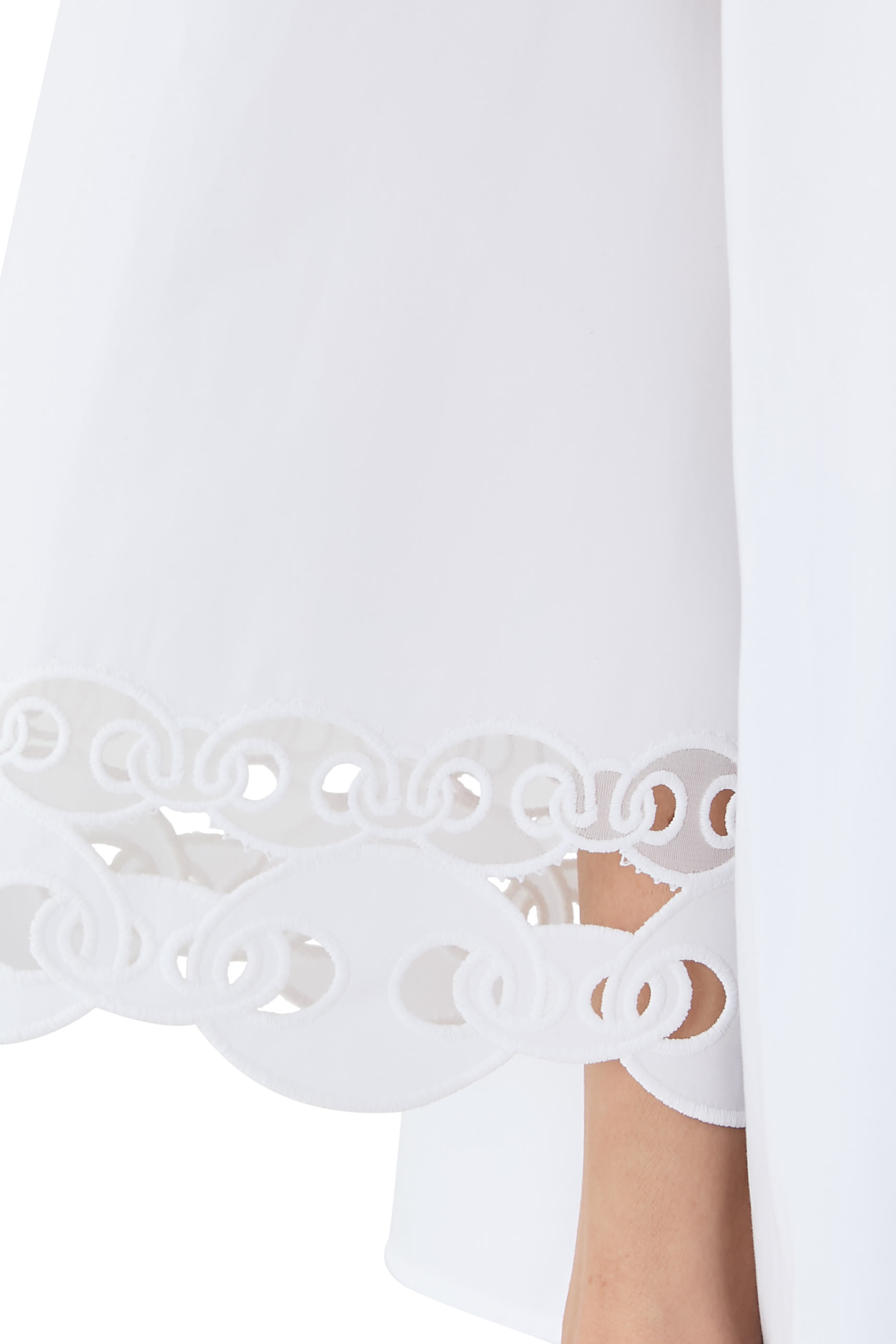 قميص مارينا بفتحات وتطريز بتصميم سلسلة