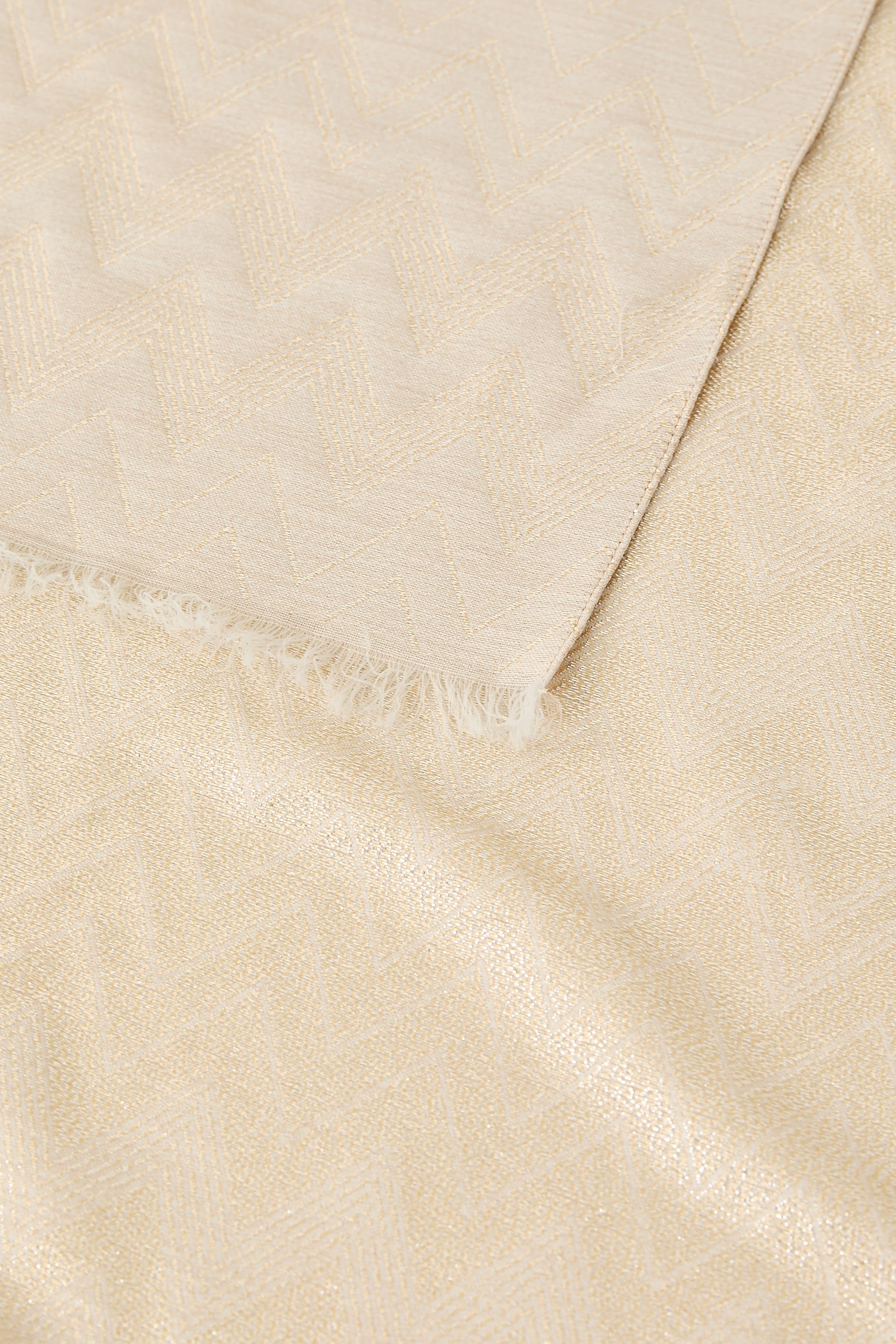 وشاح بنقشة متعرجة