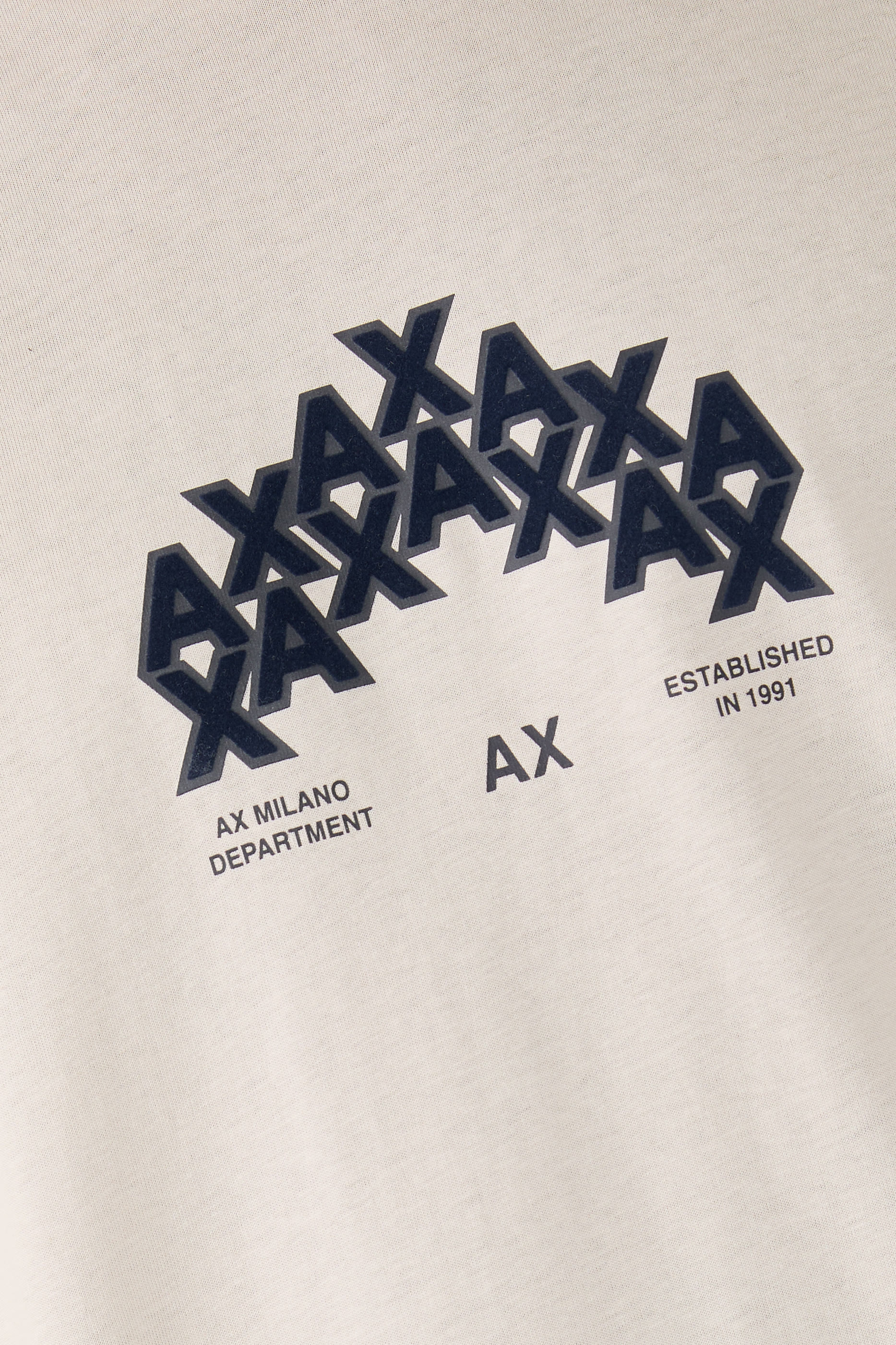 تيشيرت بنقشة غرافيكية