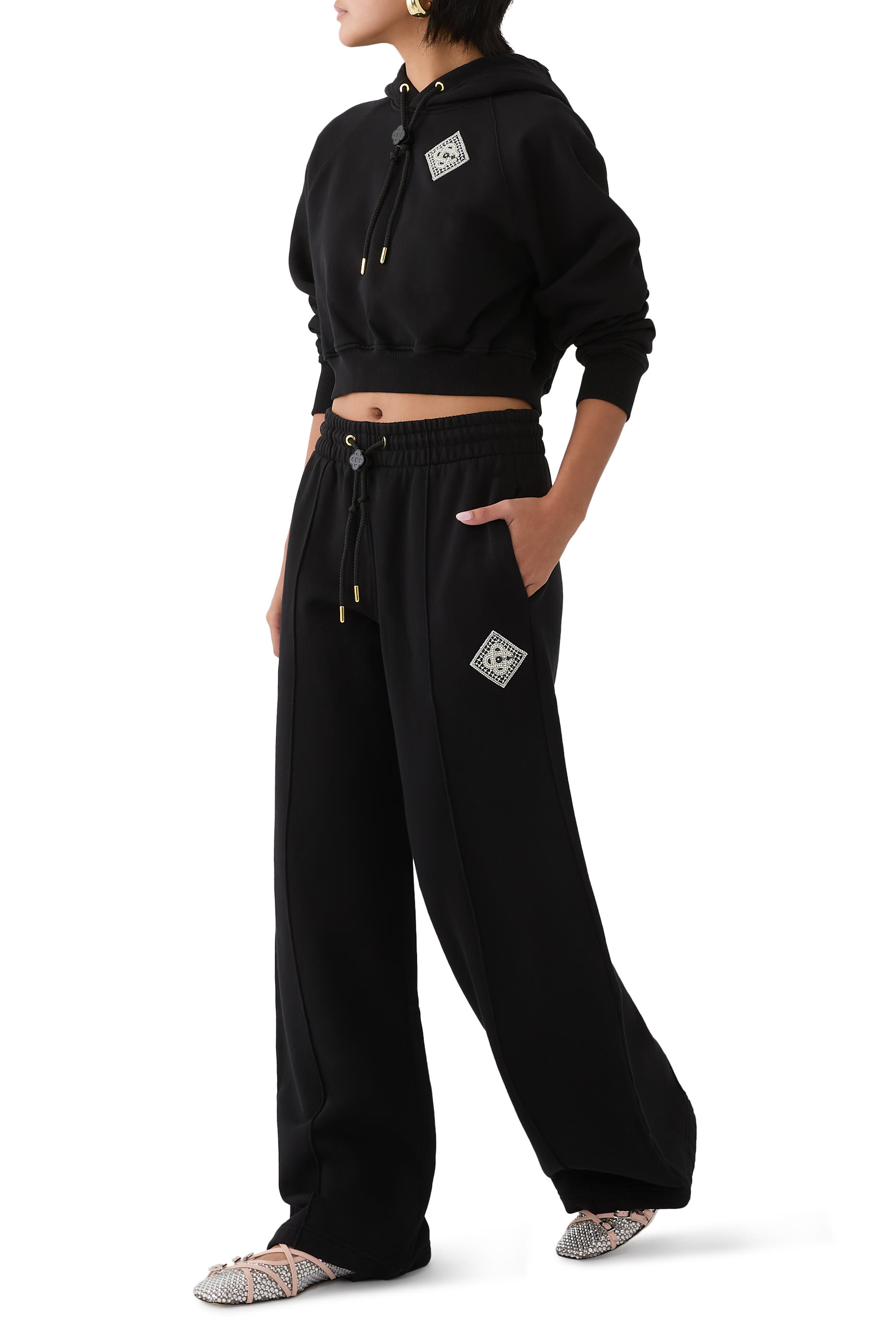 بنطال رياضي برقعة مزينة بلؤلؤ وأحجار براقة