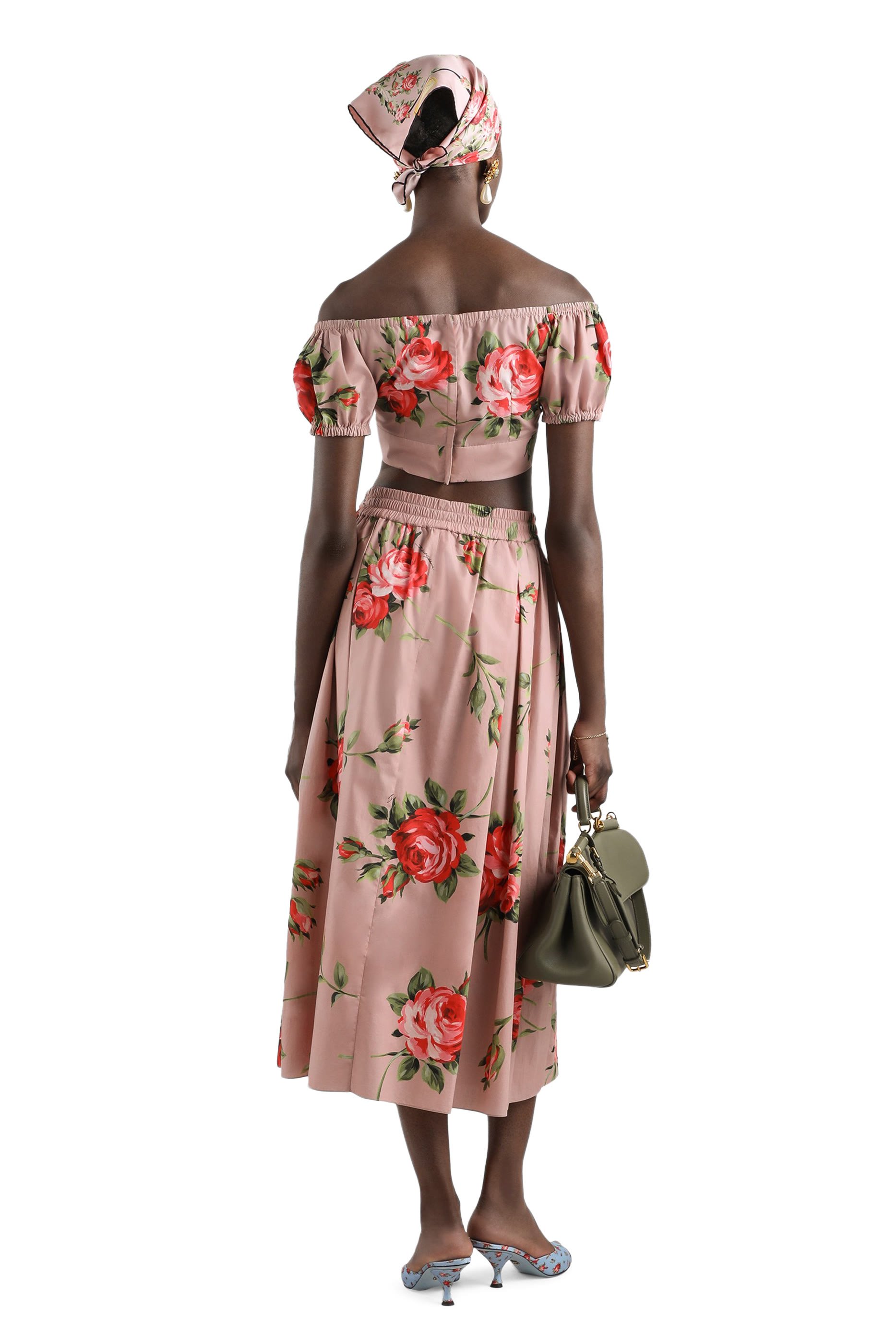 بلوزة بنقشة ورد قطن