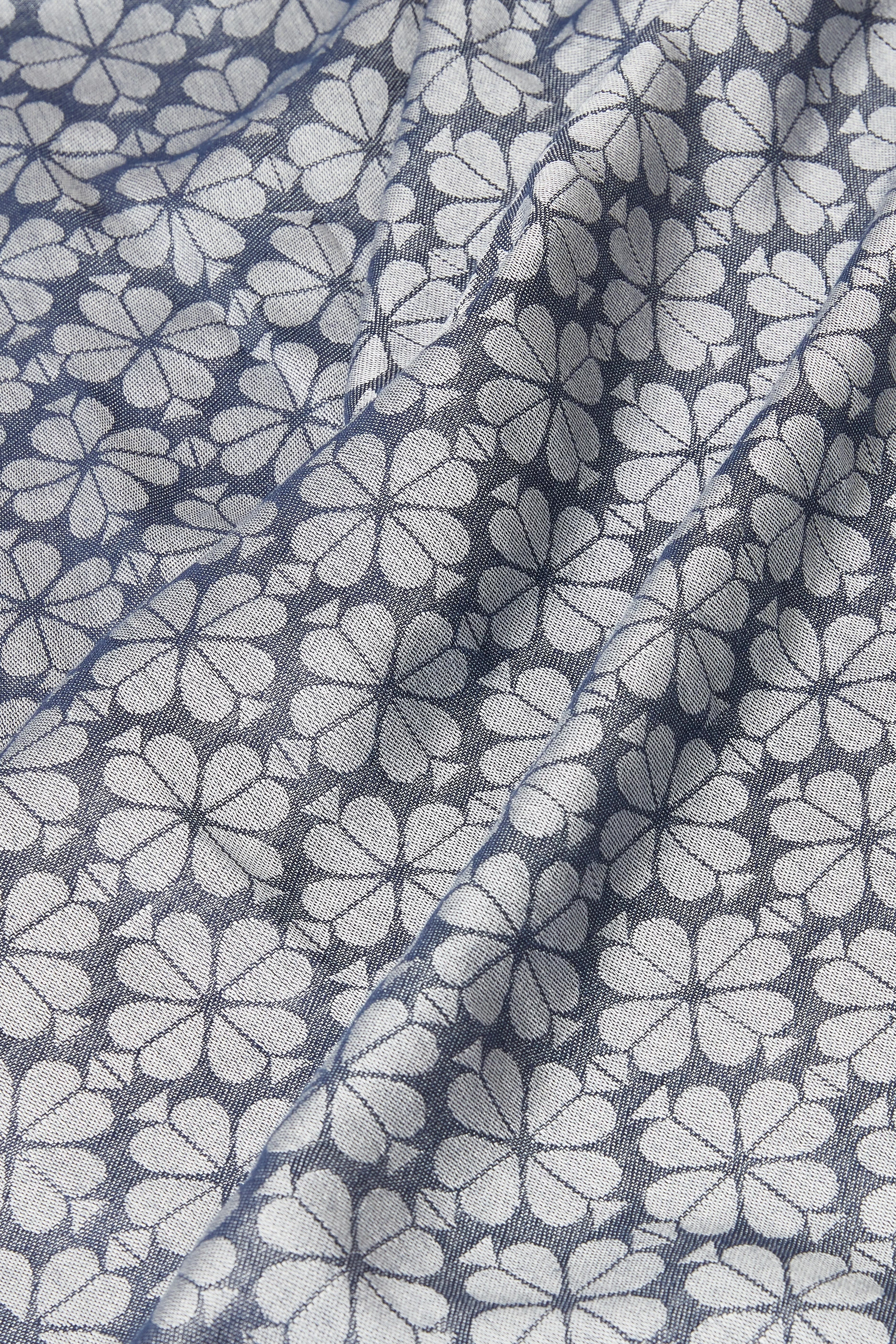 وشاح بنقشة زهور بالشكل البستوني نسيج مصبوغ