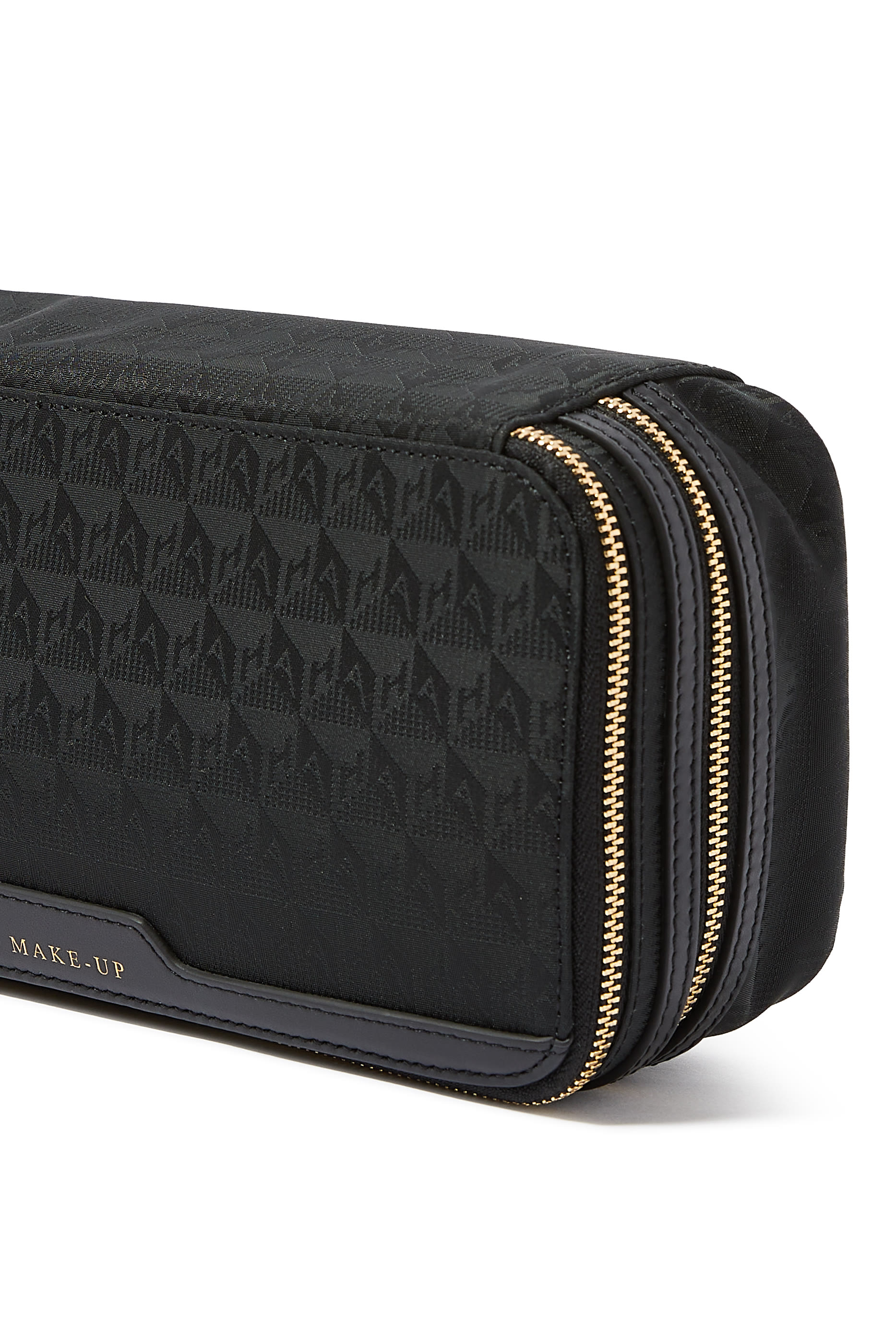 حقيبة مستحضرات تجميل بشعار الماركة نايلون