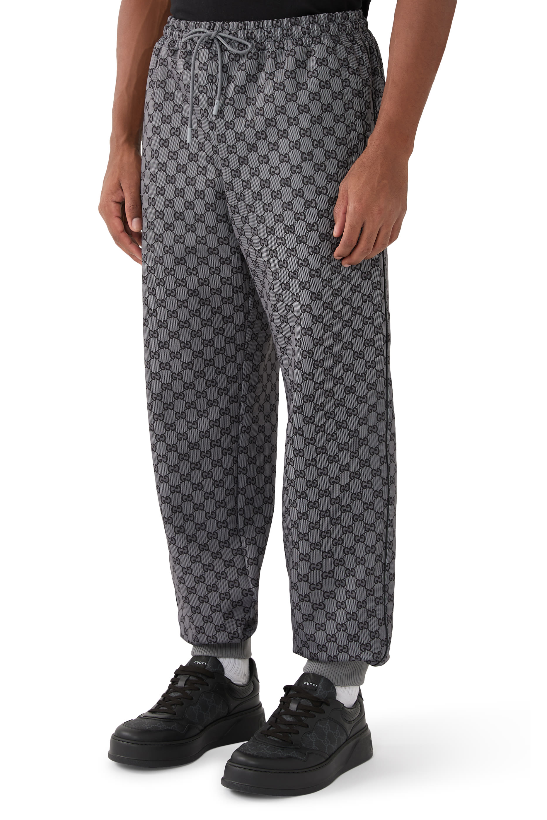 بنطال رياضي نيوبرين بشعار الماركة 