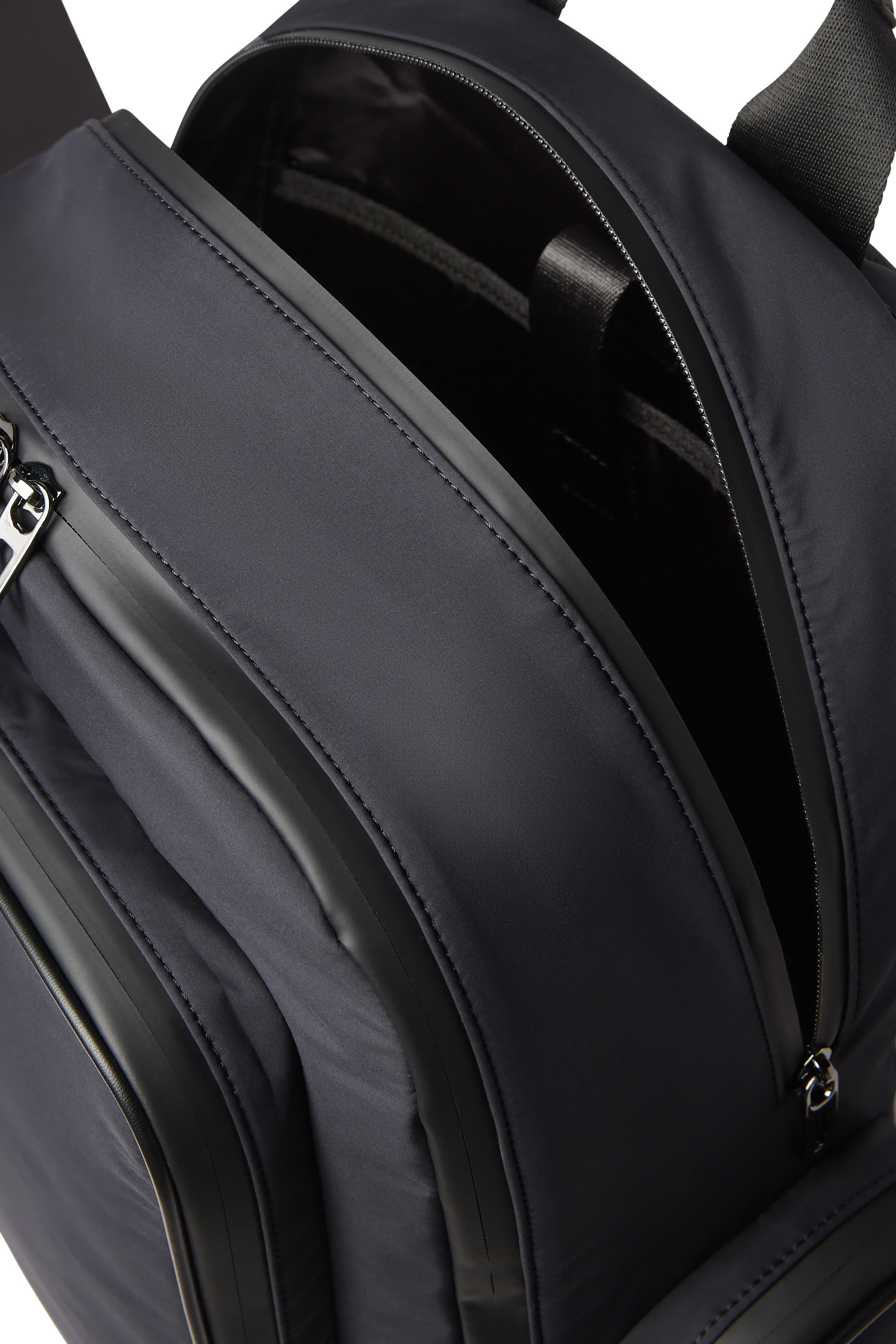 حقيبة ظهر نايلون من التشكيلة الأساسية للسفر