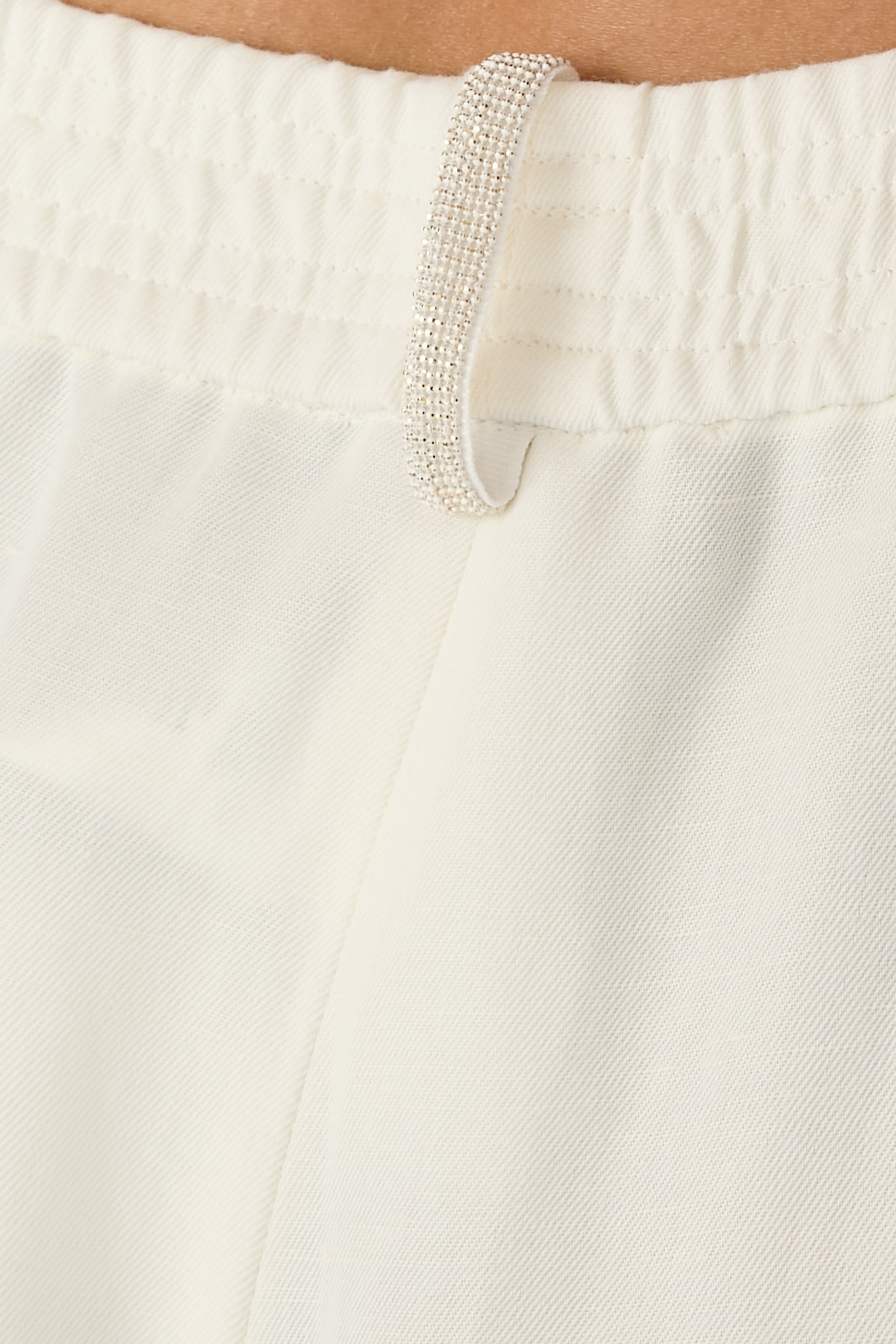 بنطال بقصة ساق واسعة