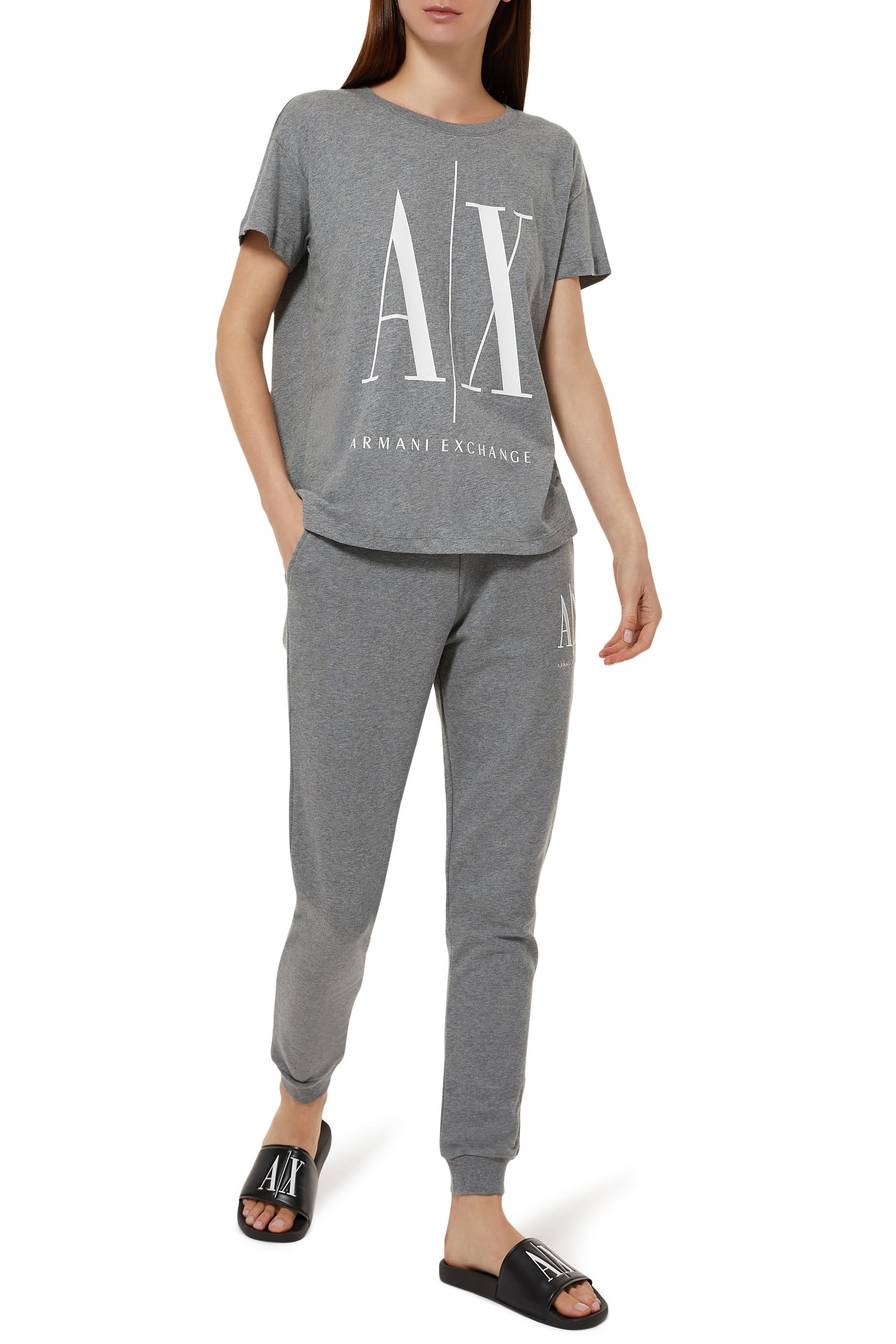 تيشيرت بقصة فضفاضة مزين بشعار الماركة 