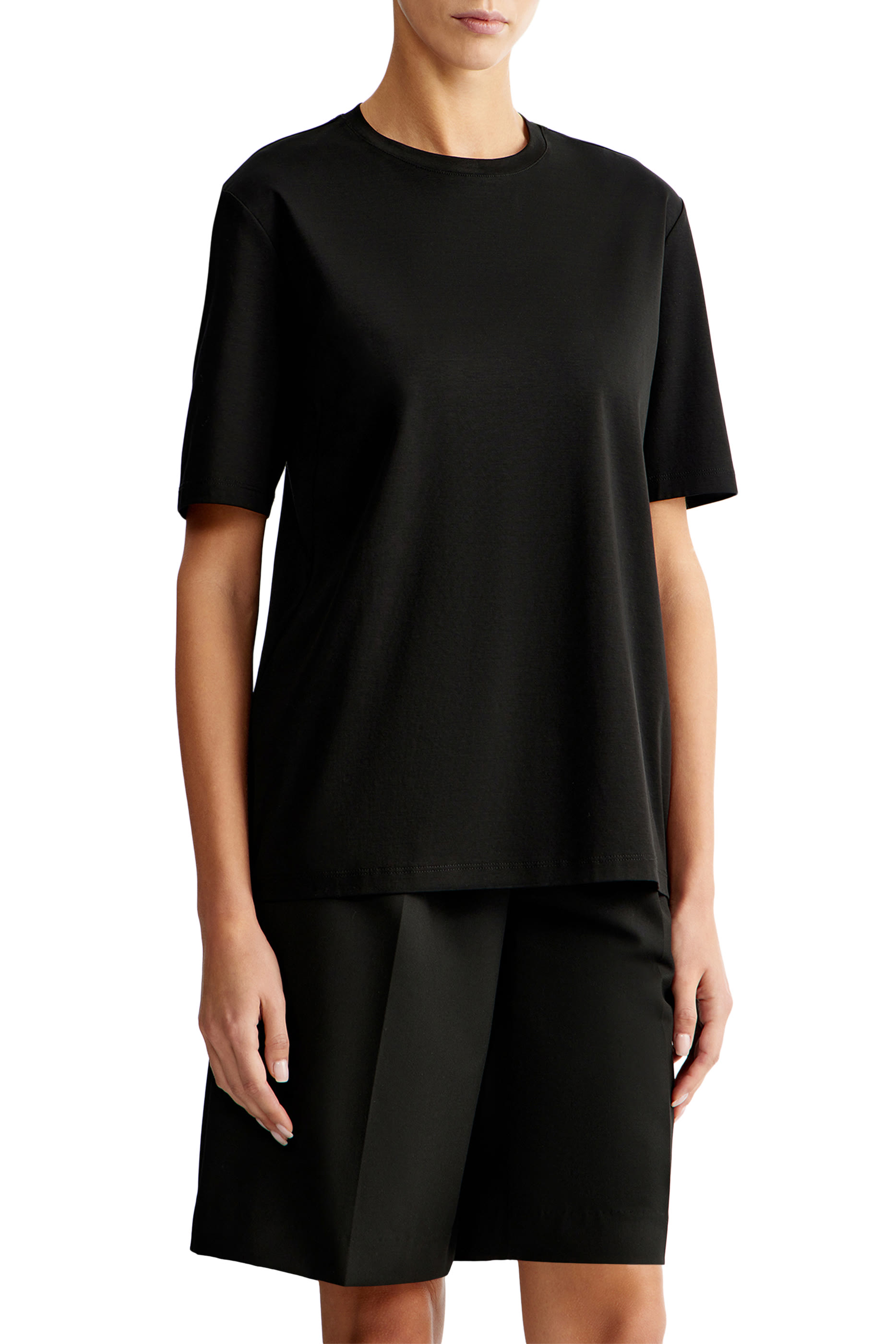 تيشيرت بقصة ضيقة