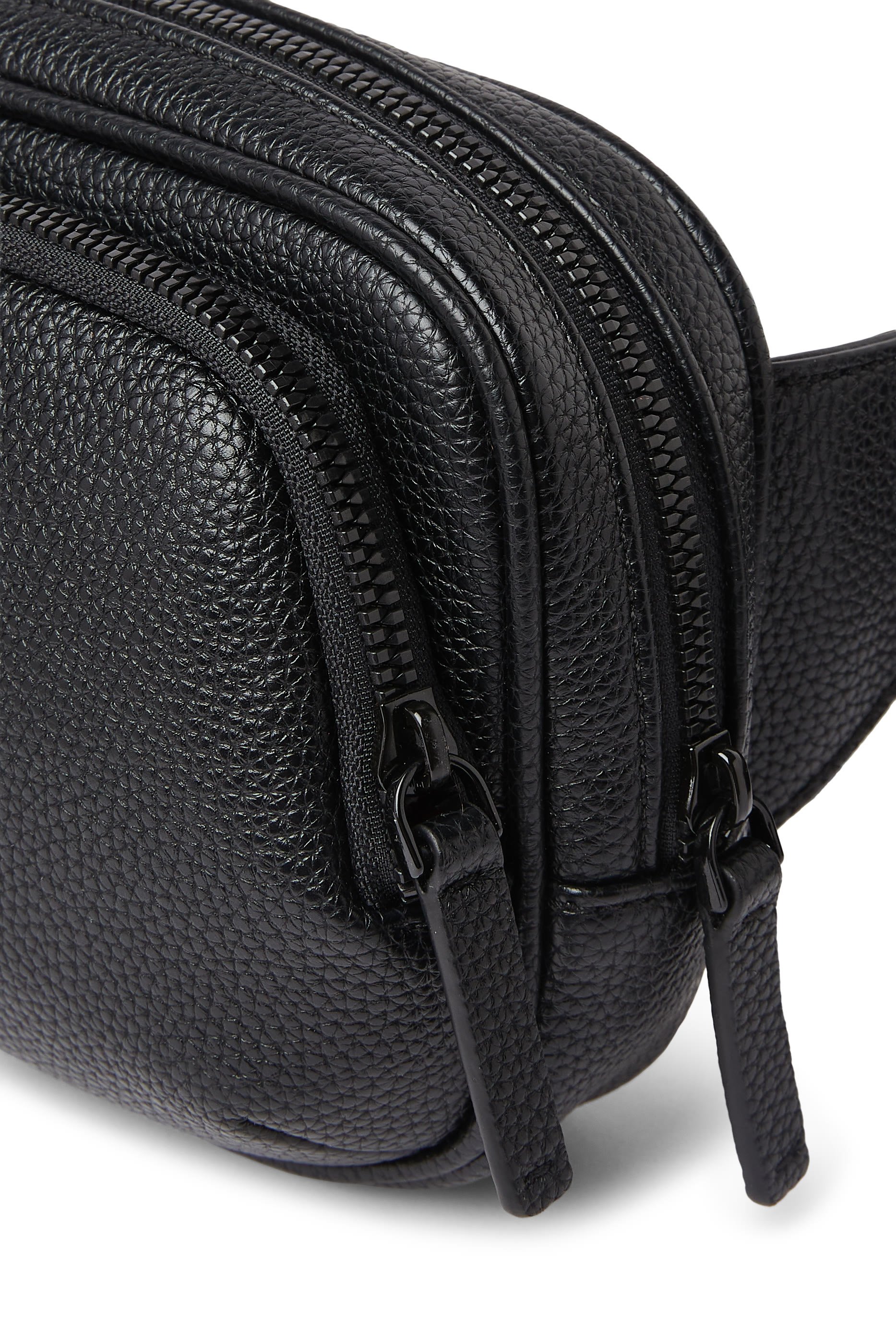 حقيبة خصر بشعار الماركة قماش معالج