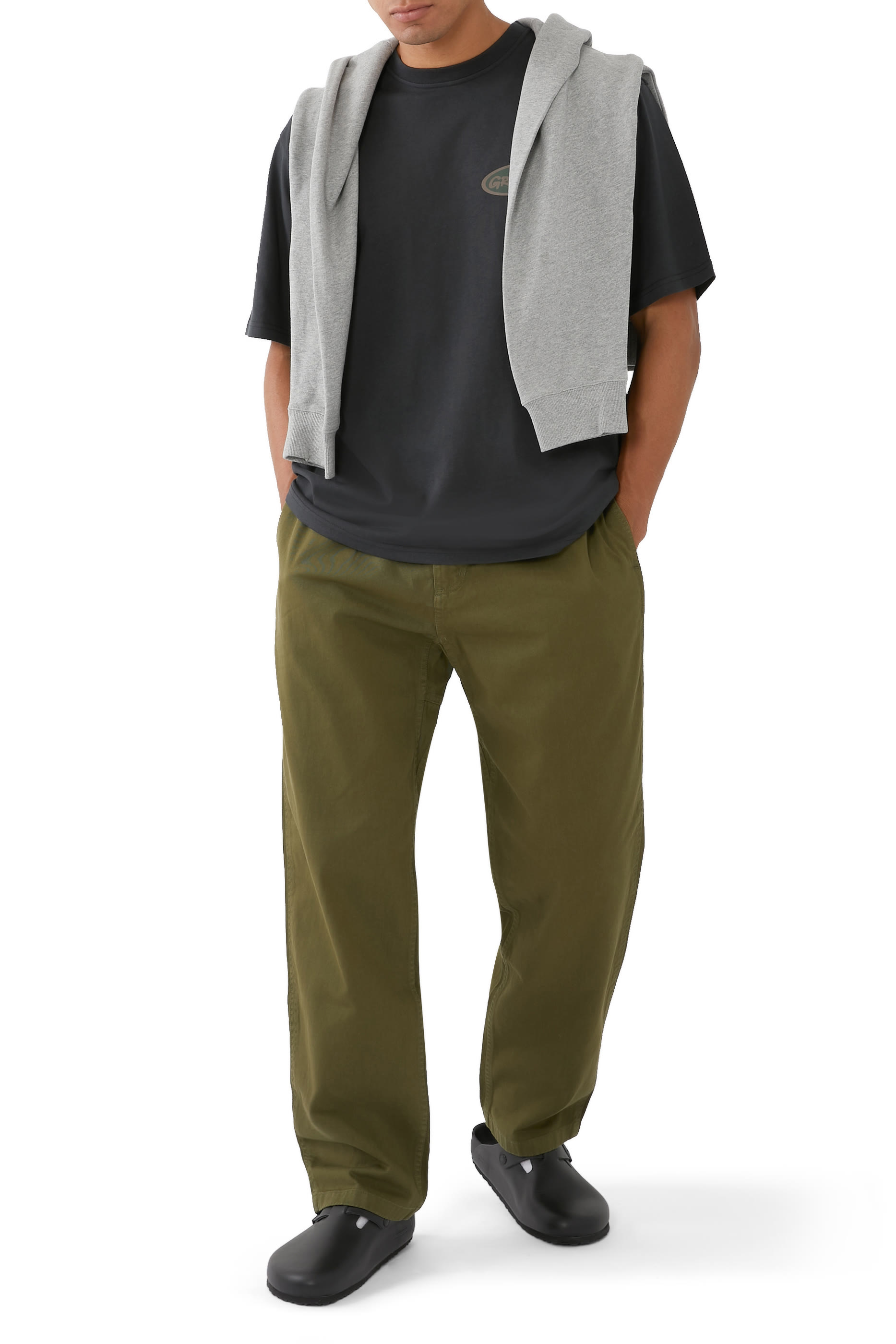 تيشيرت بطبعات شعار الماركة بشكل بيضاوي