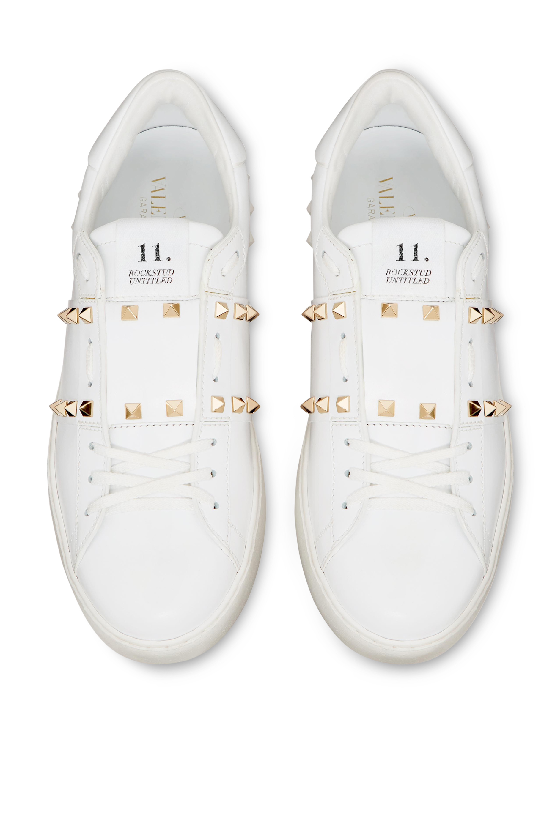 سنيكرز مزين بحلي هرمية