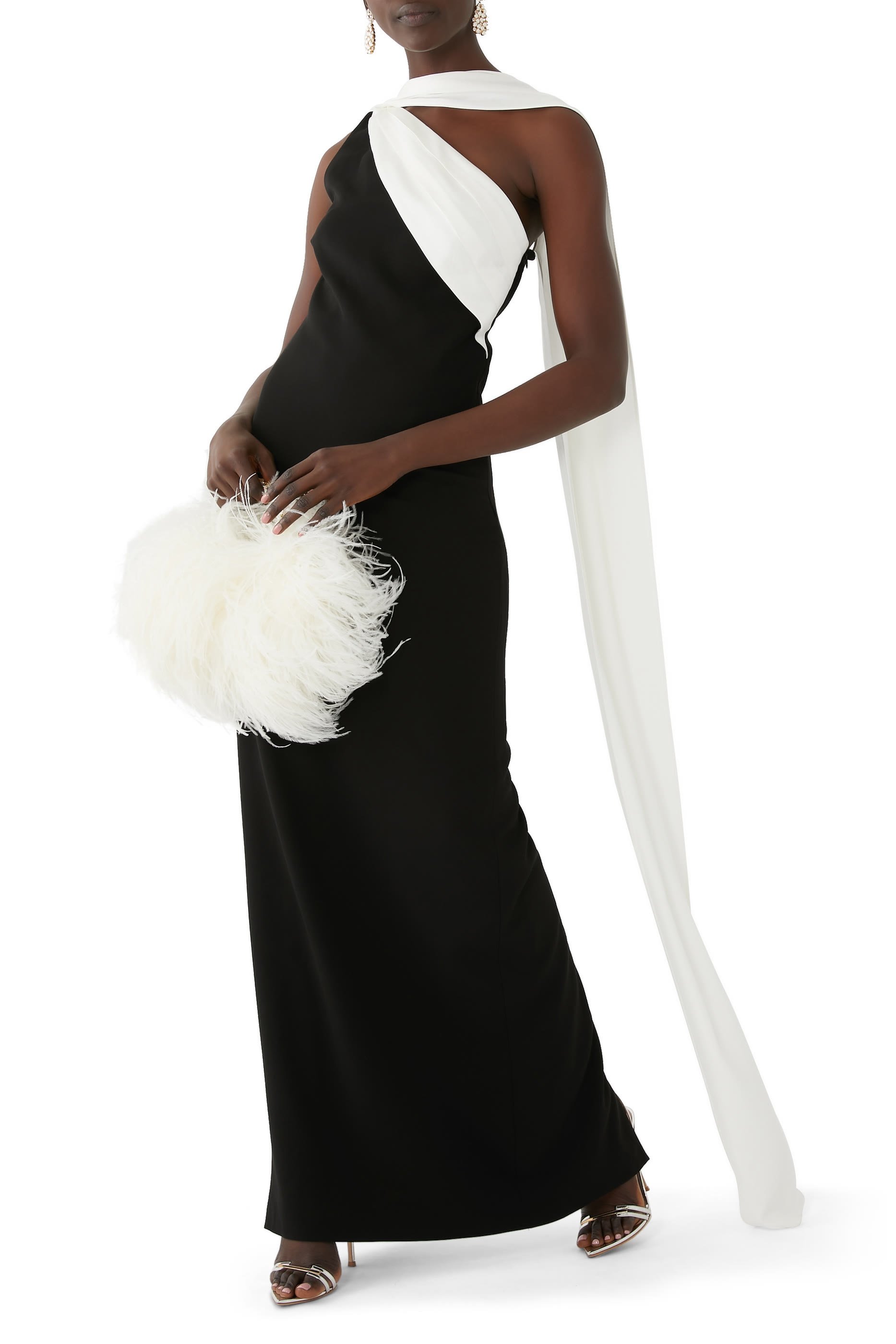 فستان طويل بتصميم غير متماثل بوشاح ستان