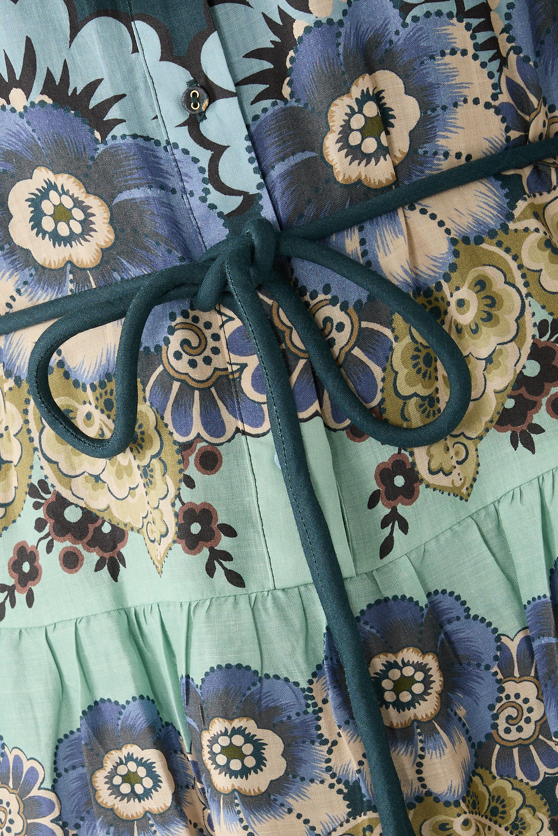 فستان مادالينا بتصميم قميص