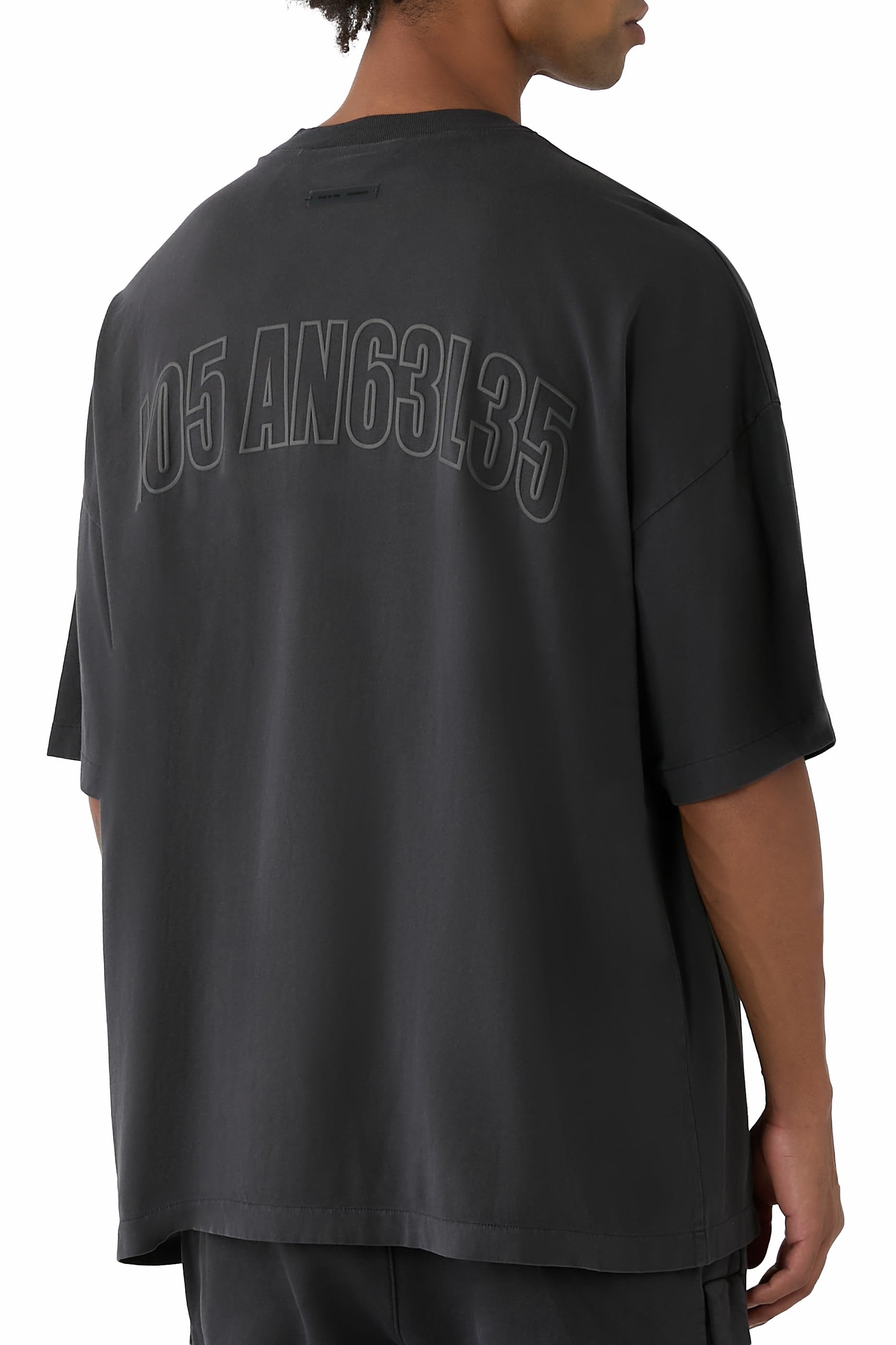 تيشيرت بأكمام قصيرة بتصميم من التسعينيات 