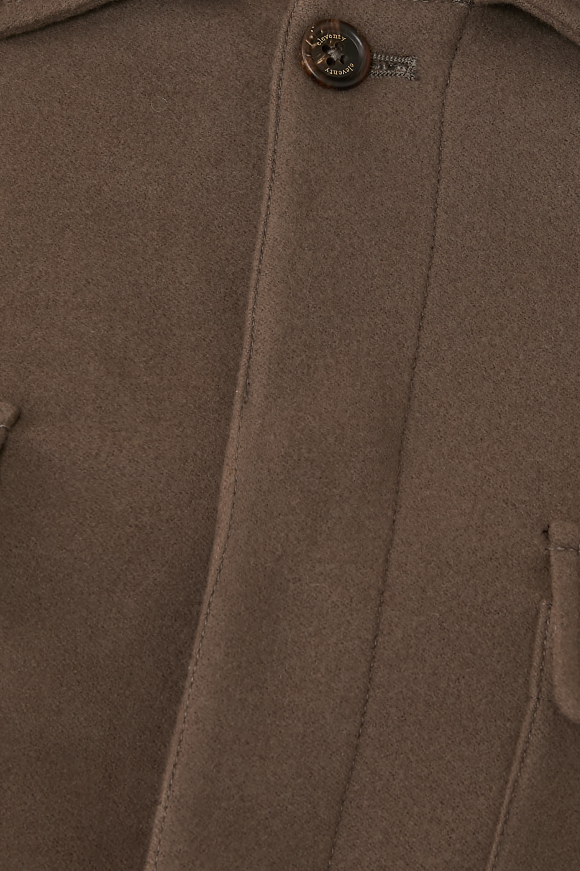 قميص بنمط جاكيت