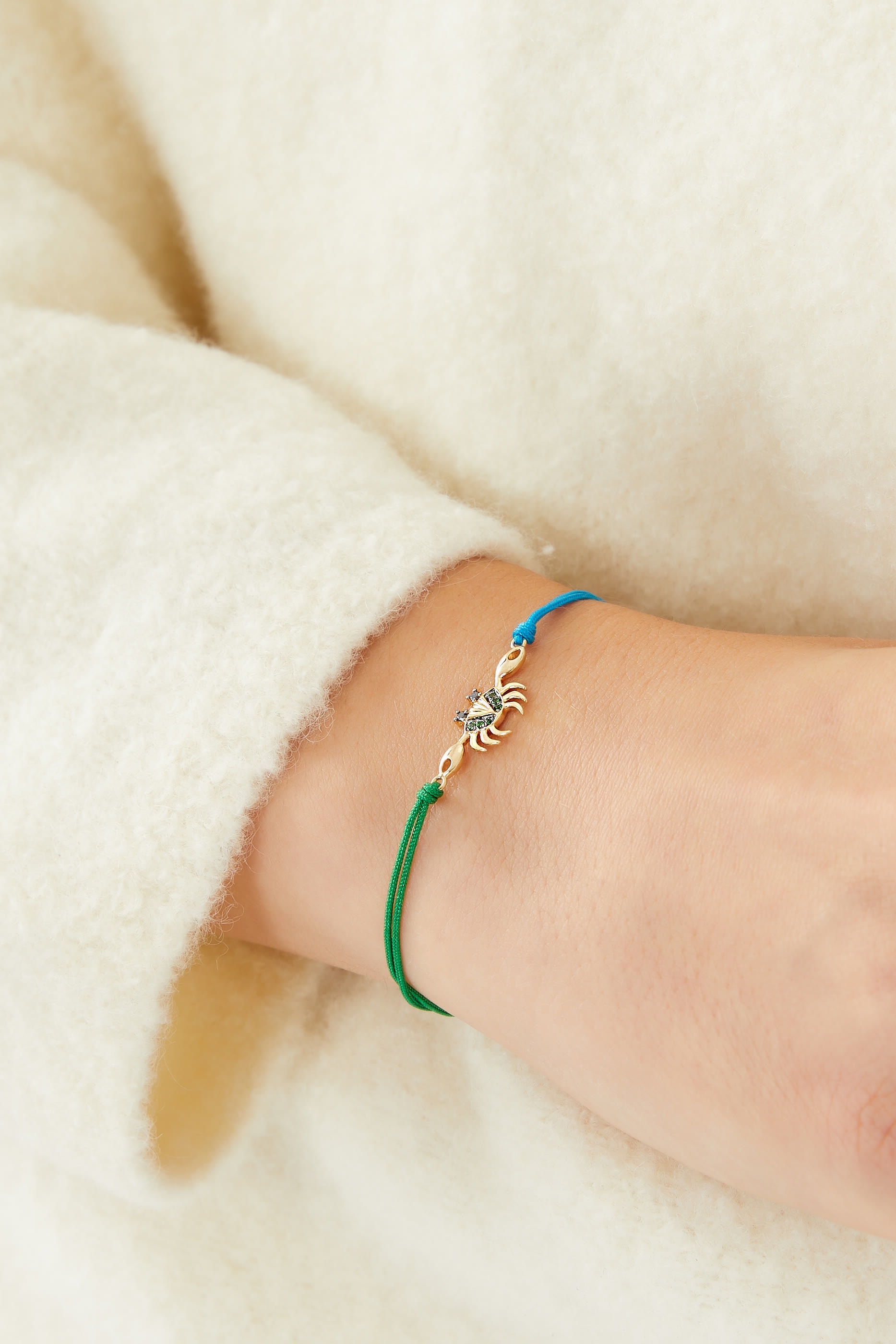 سوار بخيط بحلية سلطعون مرصعة بالماس والتسافوريت ذهب أصفر عيار 9