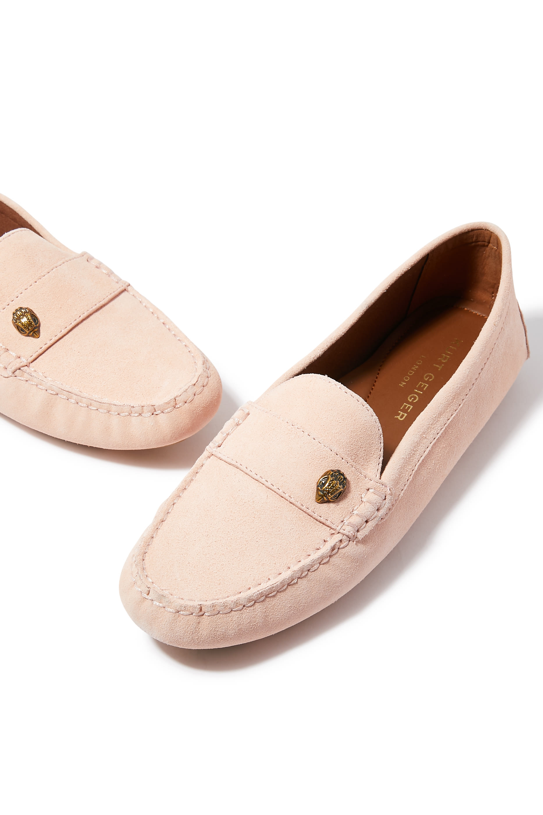 حذاء درايفر بشعار الماركة