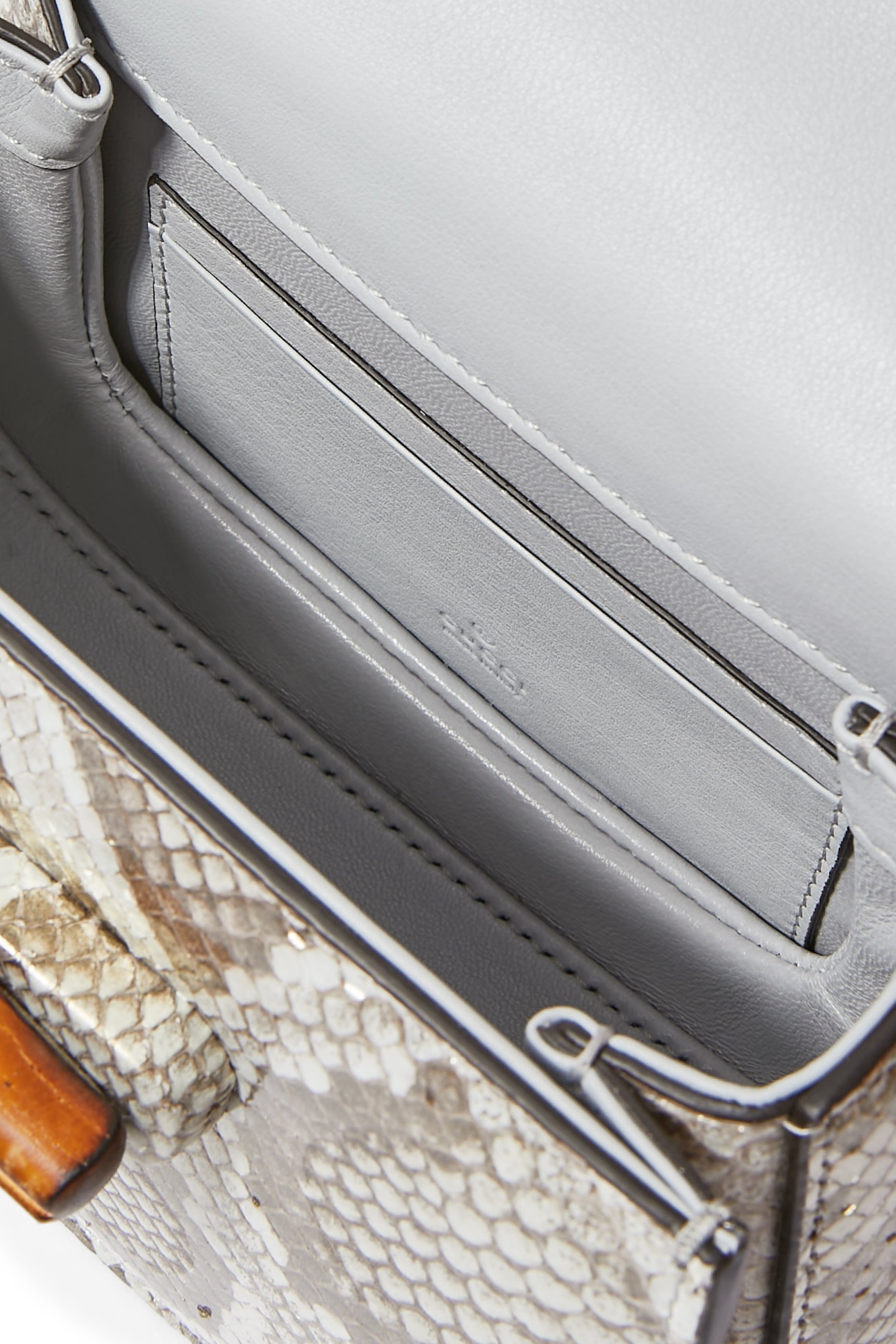 حقيبة 1947 صغيرة مزينة بنقشة جلد ثعبان بيد علوية بامبو