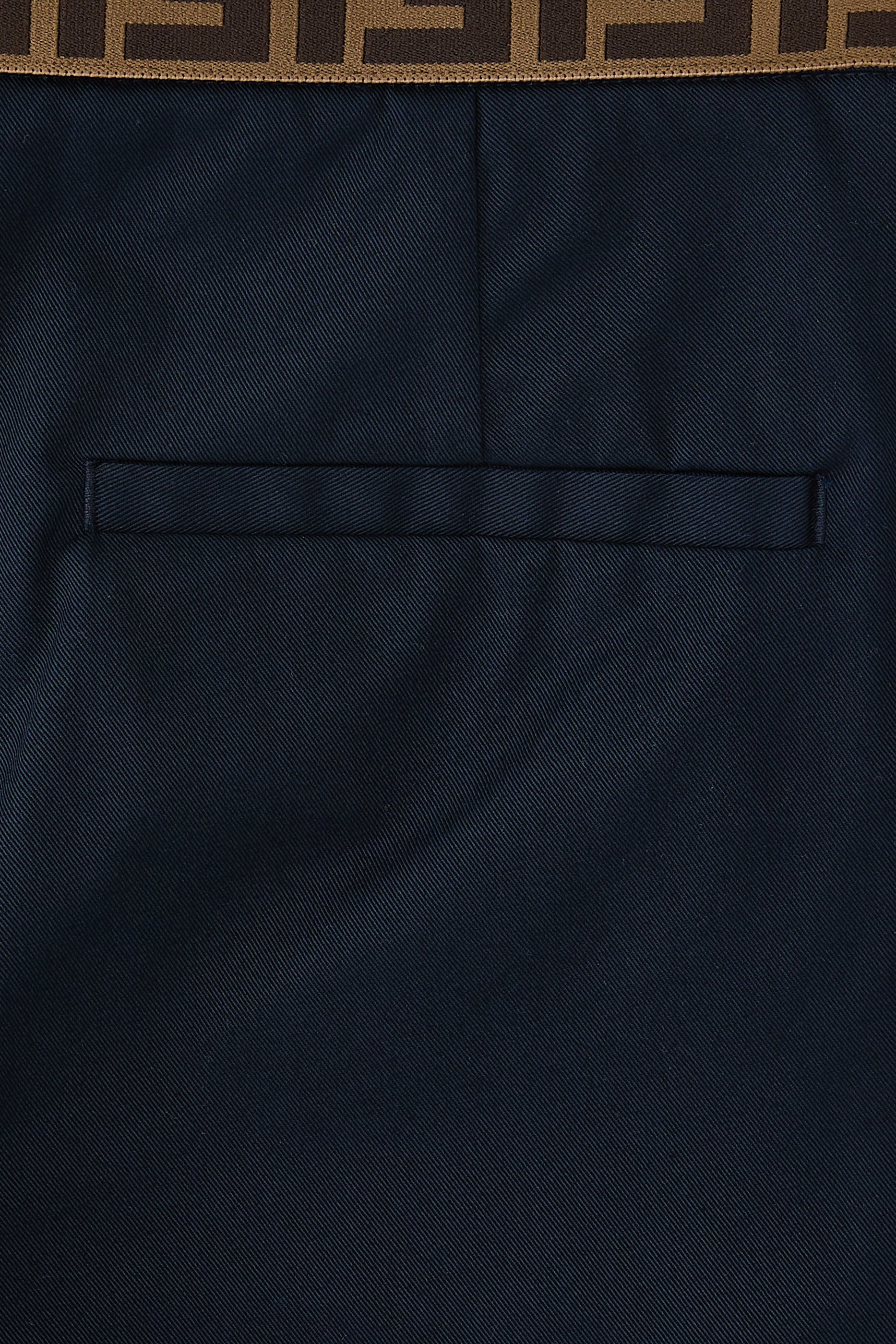 شورت بشعار الماركة للأطفال