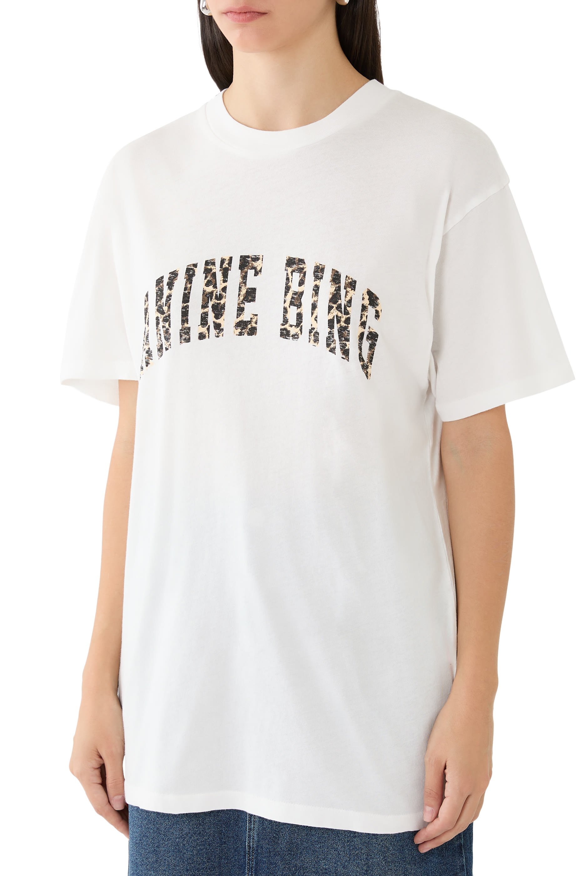 تيشيرت ووكر بتفاصيل بنقشة جلد الفهد