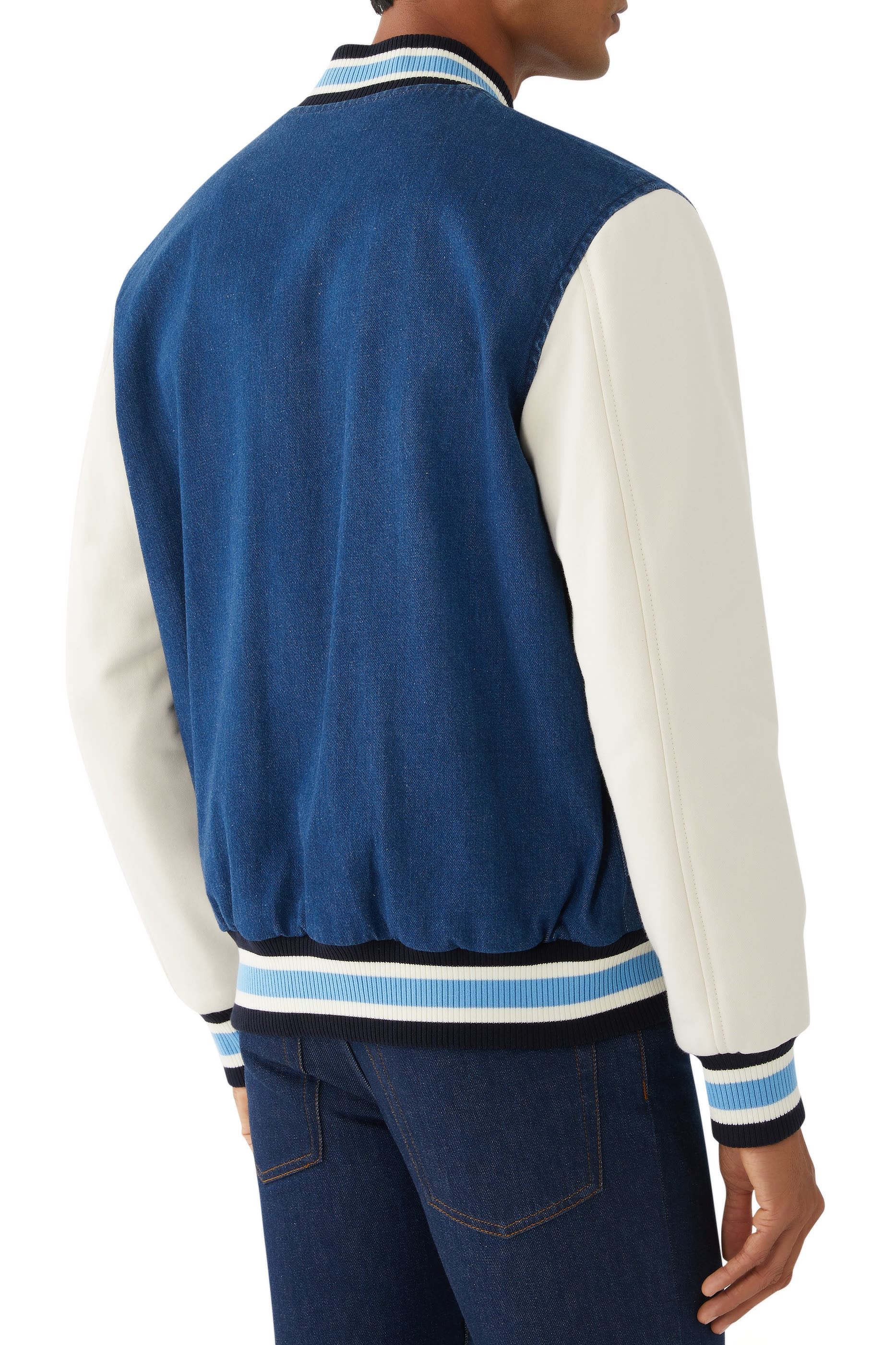 جاكيت دنيم برقعة بشعار الماركة