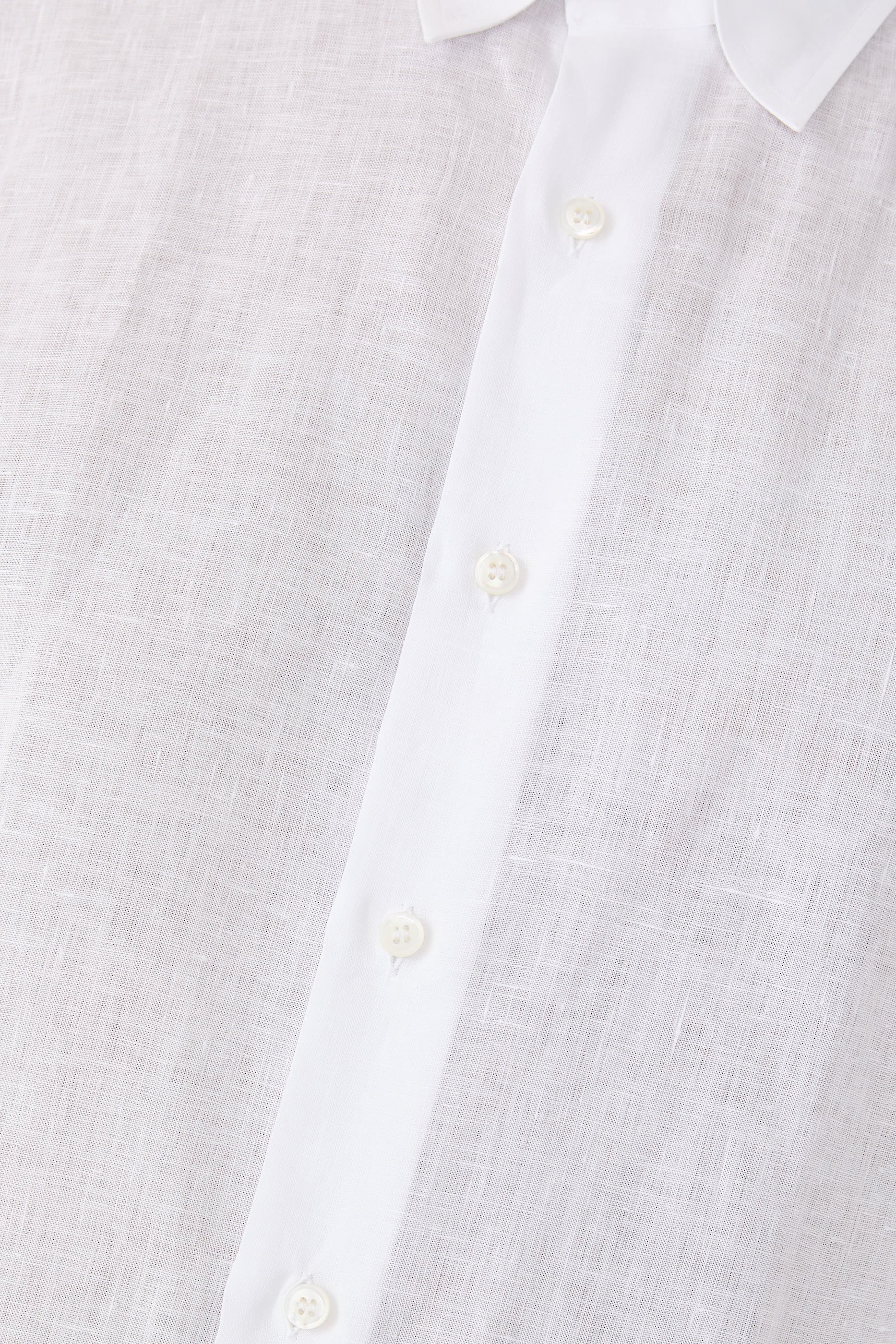 قميص بصف أزرار مخفي