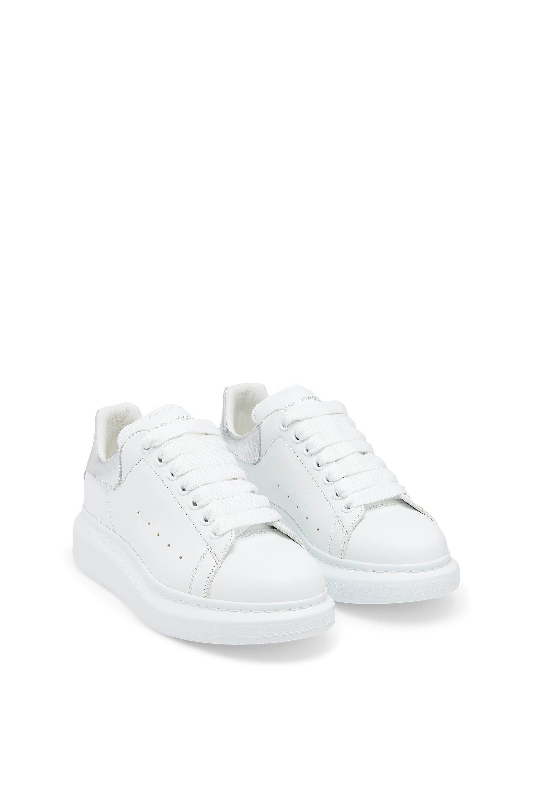 سنيكرز كبير