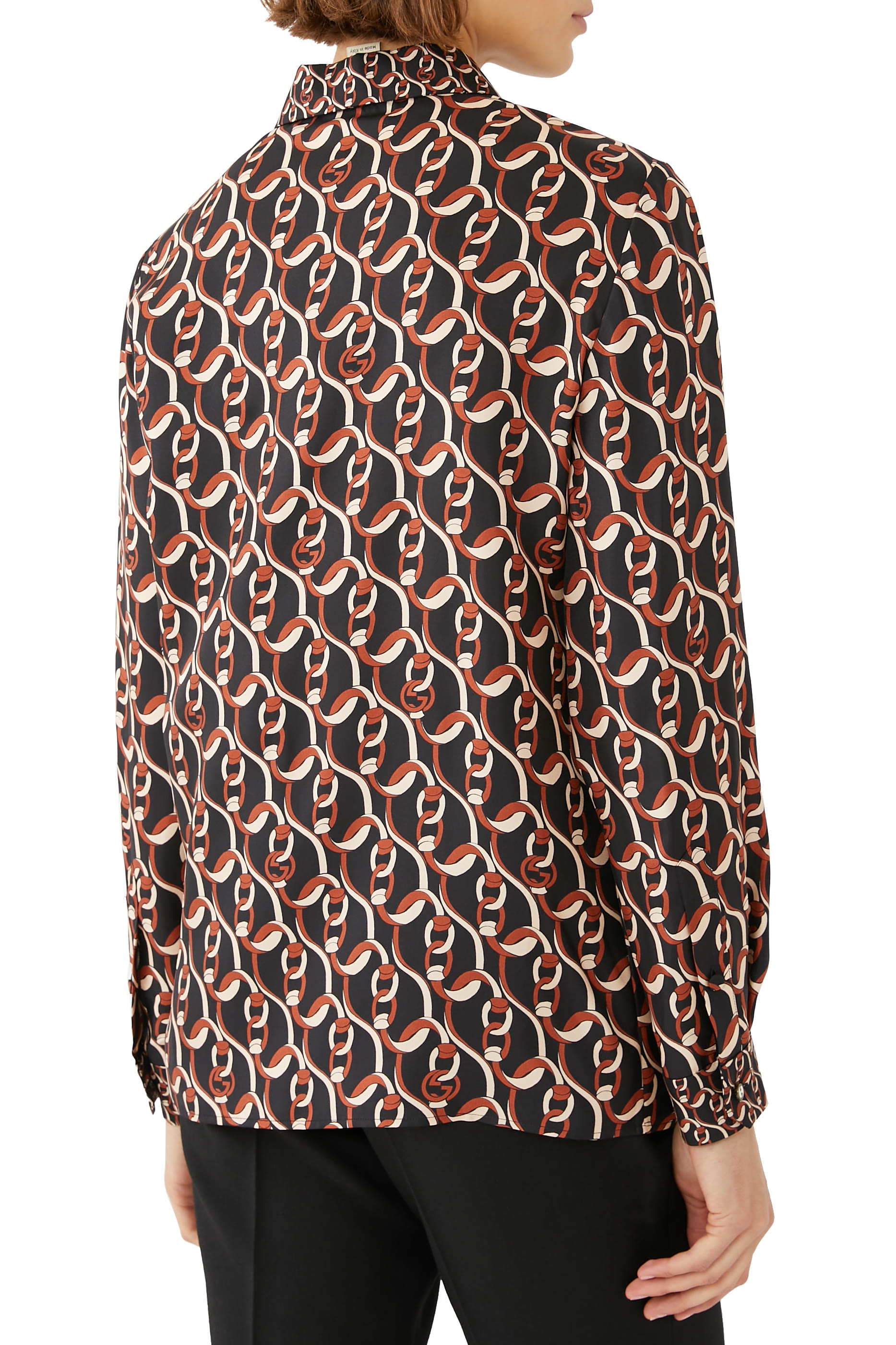 قميص بنقشة سلاسل وشعار حرفي الماركة متداخلين حرير