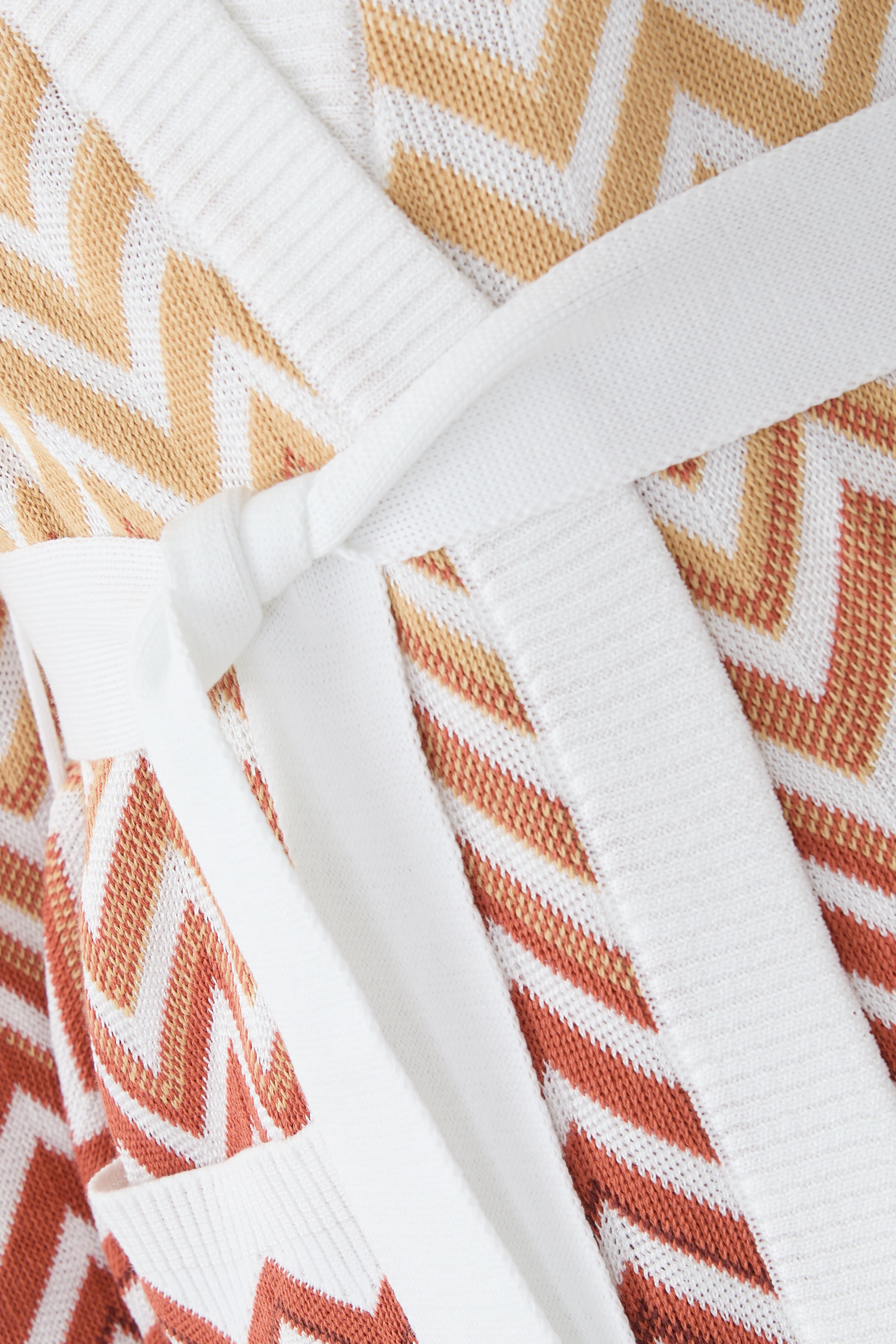 كارديجان بنقشة خطوط شيفرون ولون متدرج